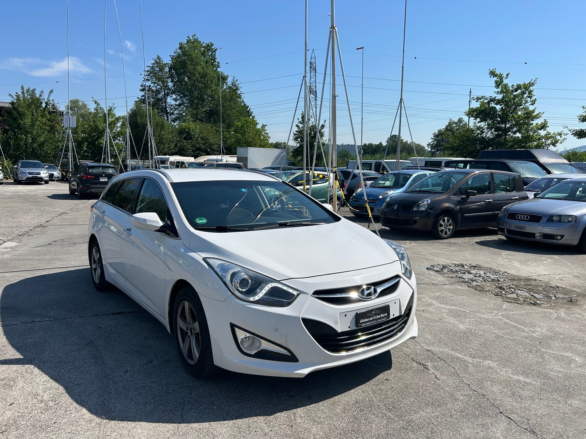 HYUNDAI i40-image-1