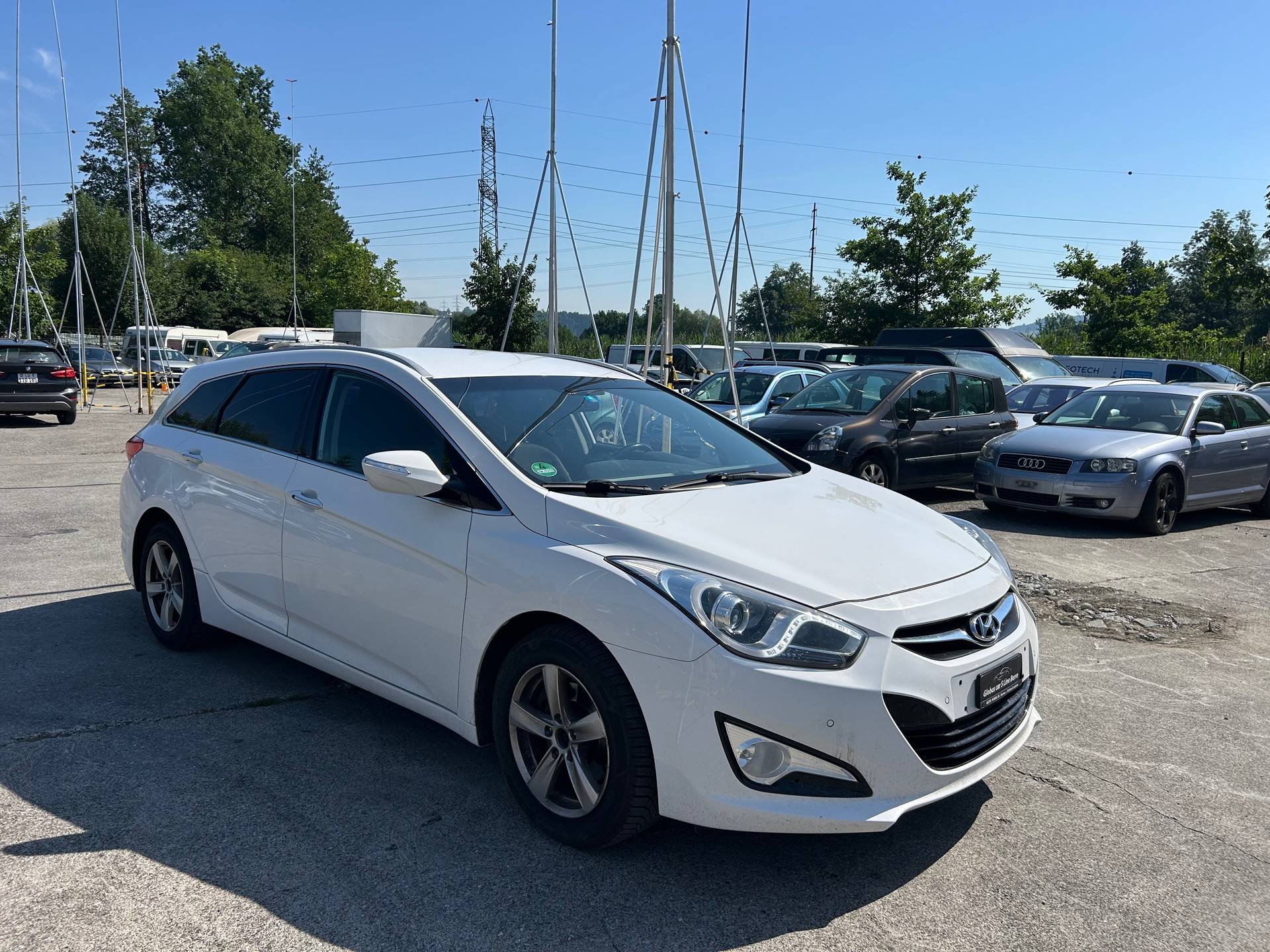 HYUNDAI i40-image-9