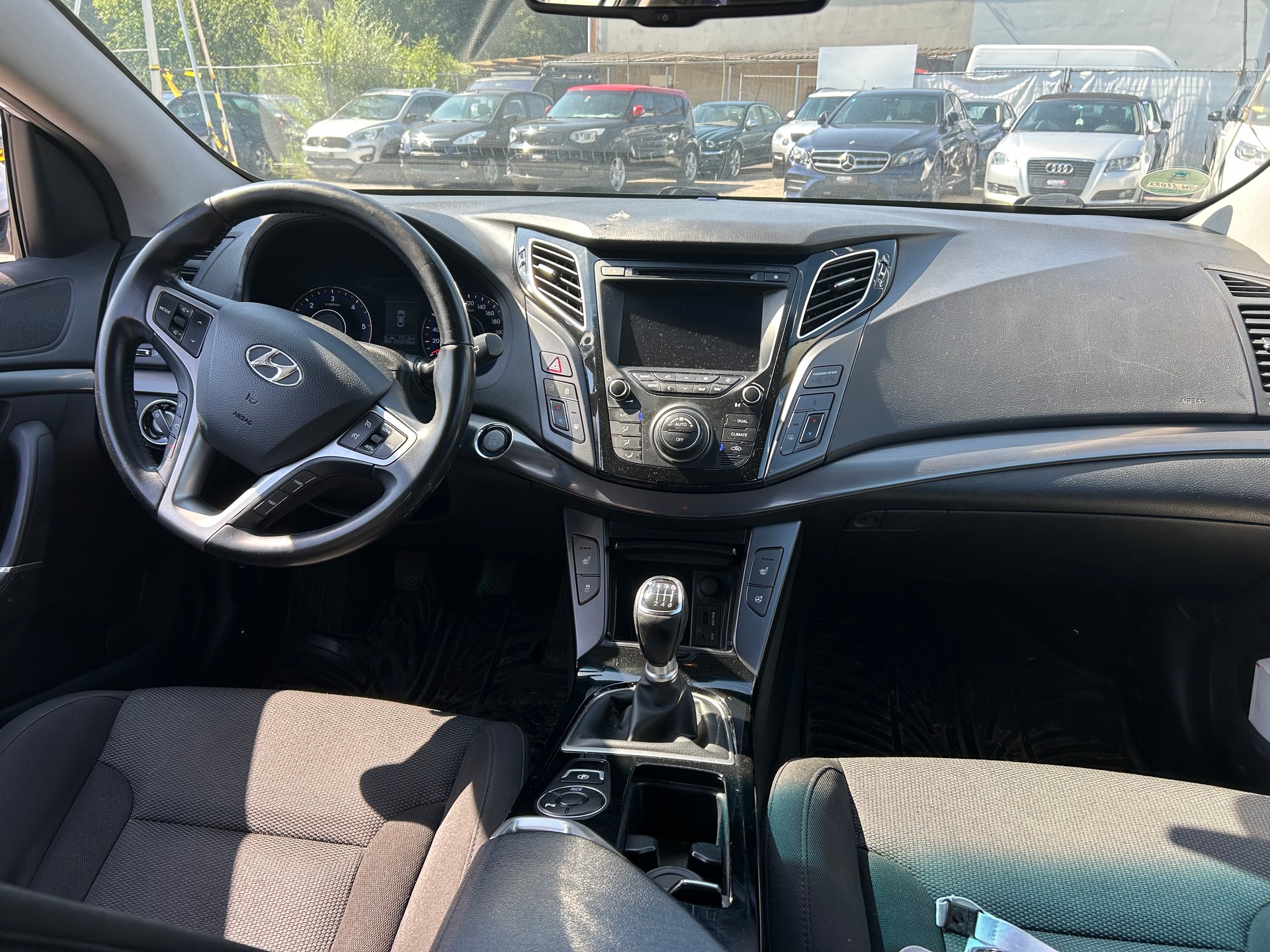 HYUNDAI i40-image-11