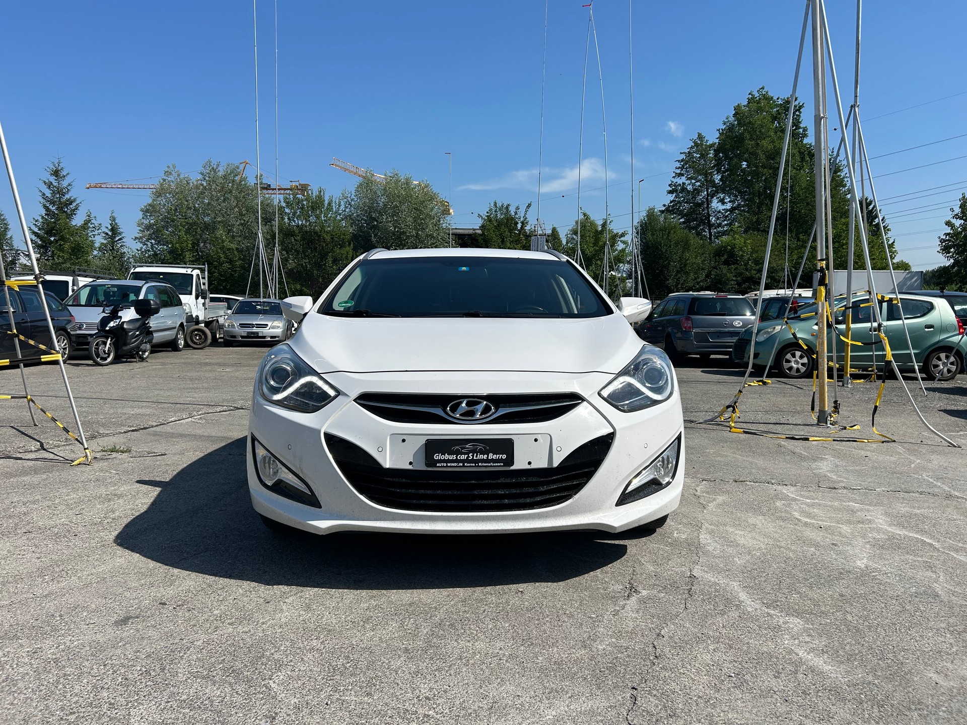 HYUNDAI i40-image-0