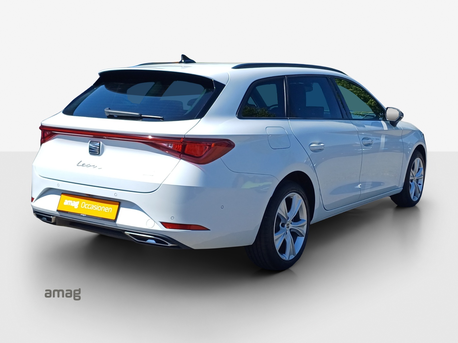 SEAT Leon ST 1.5 eHybrid pHEV DSG FR-image-4