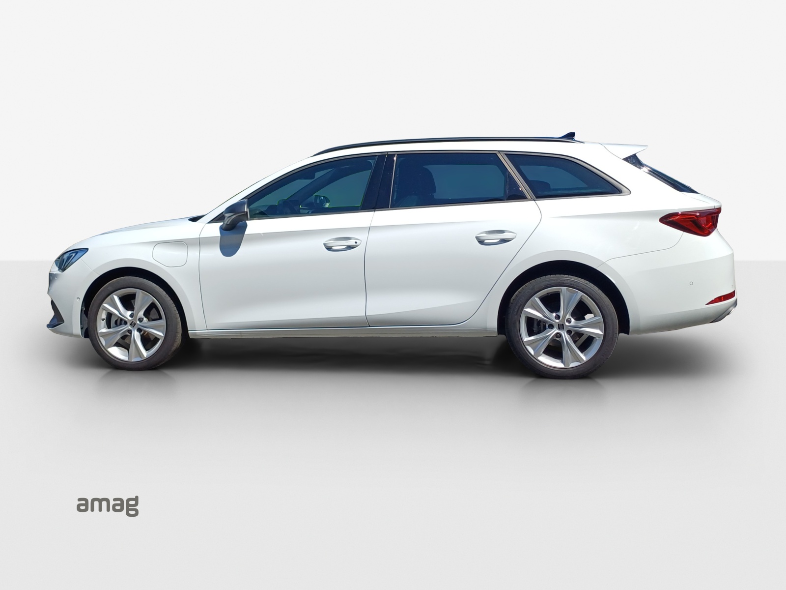 SEAT Leon ST 1.5 eHybrid pHEV DSG FR-image-1