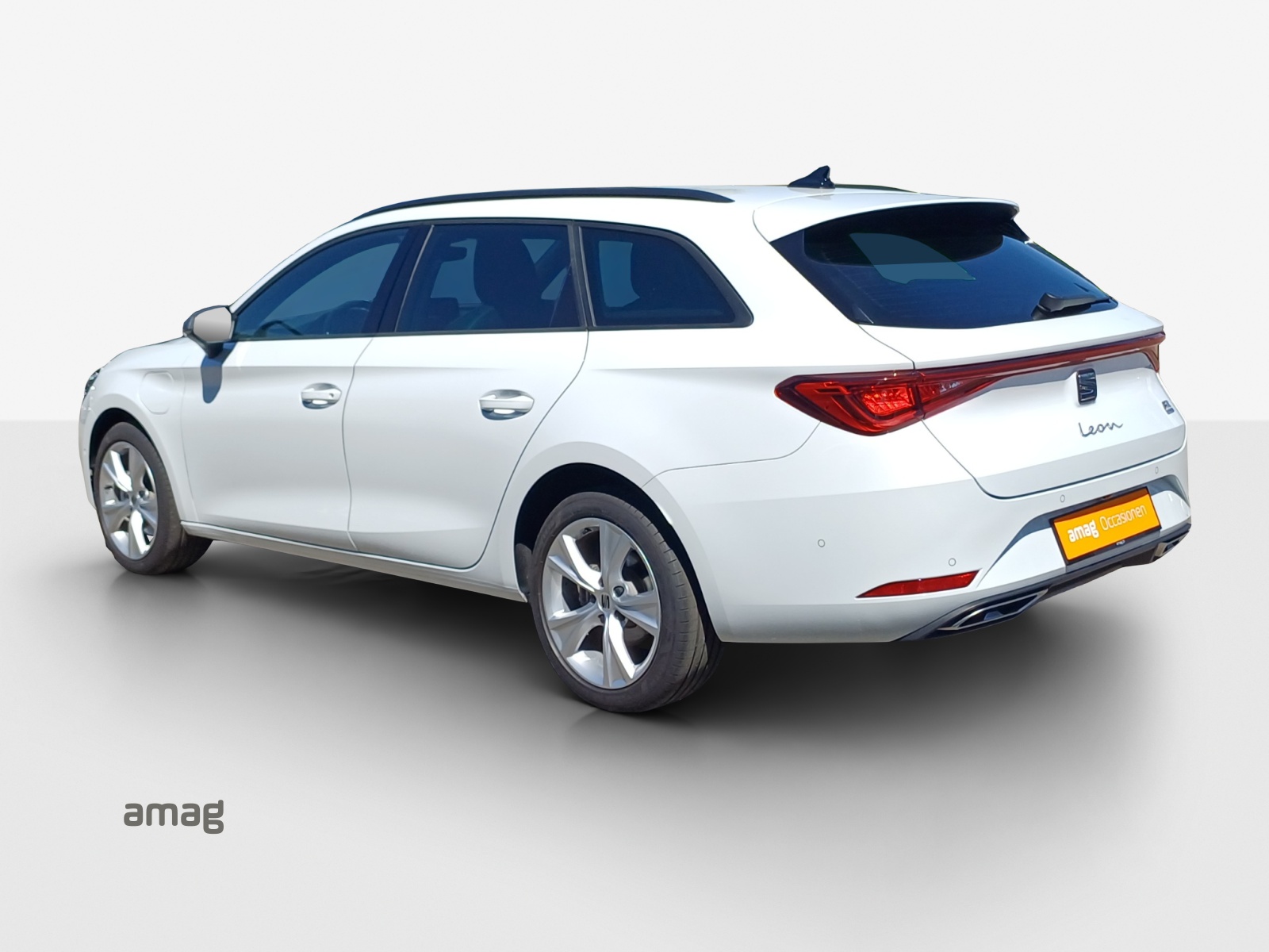 SEAT Leon ST 1.5 eHybrid pHEV DSG FR-image-2
