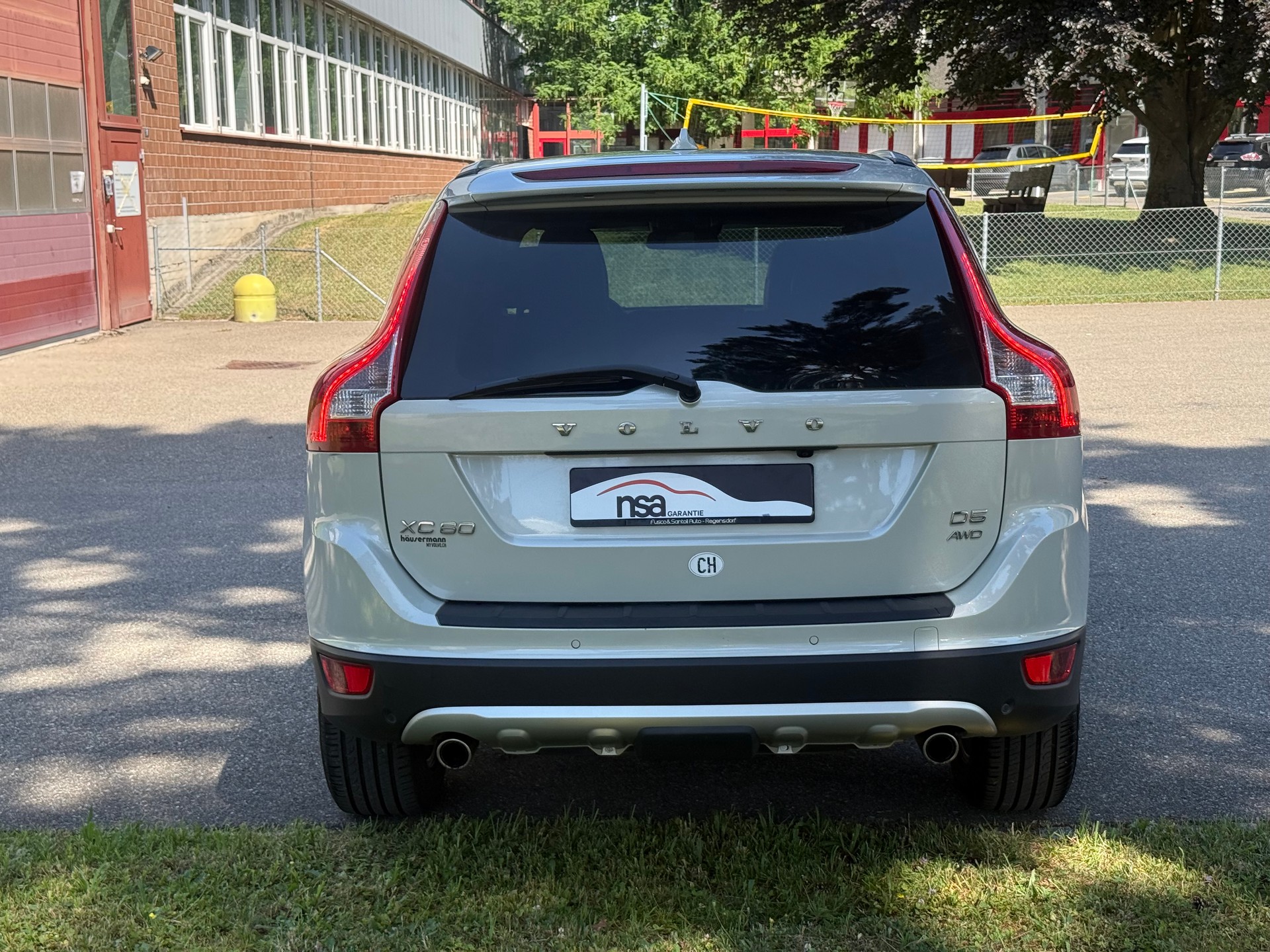 VOLVO XC60 D5 AWD R-Design Geartronic-image-4