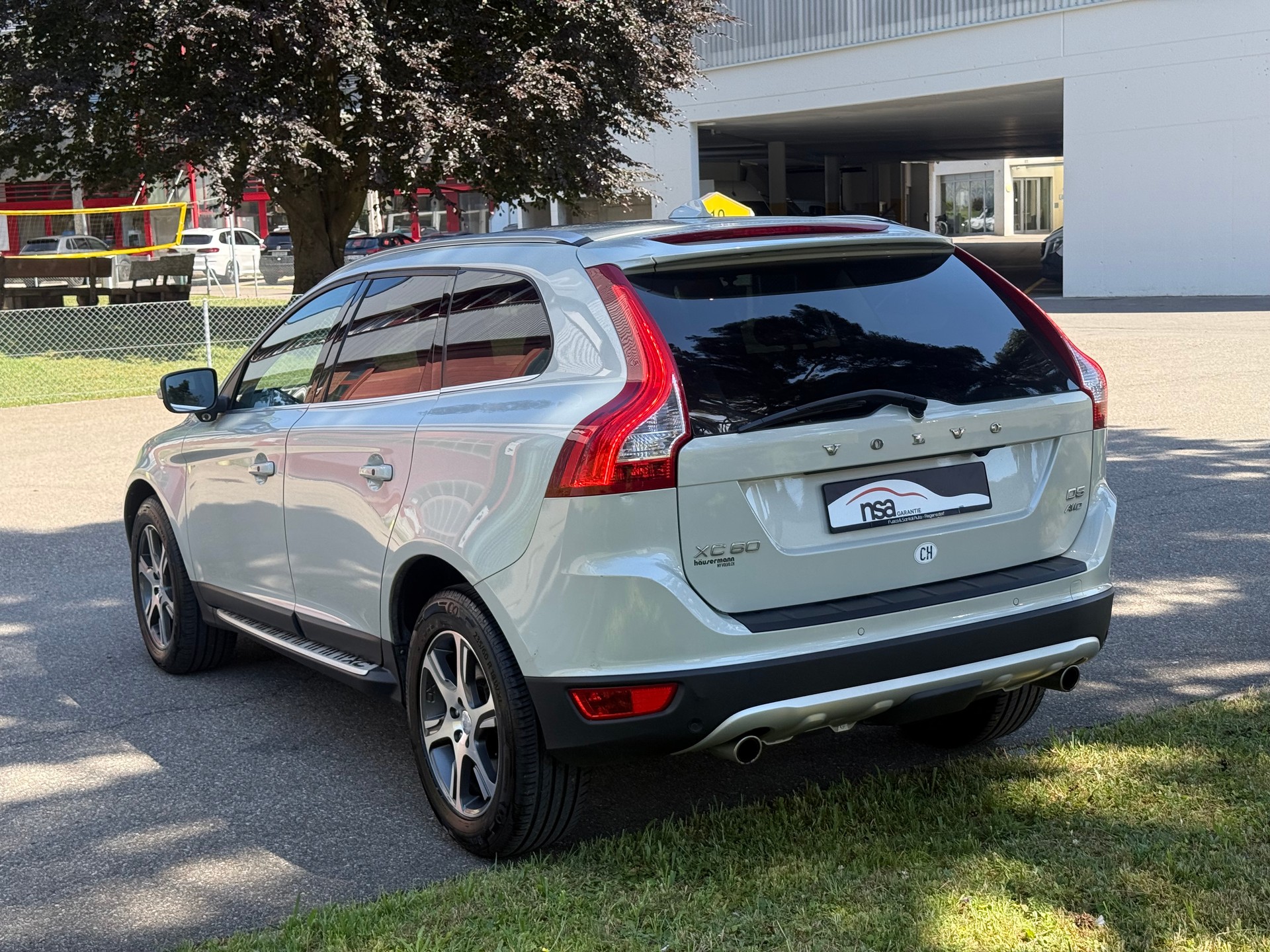 VOLVO XC60 D5 AWD R-Design Geartronic-image-3