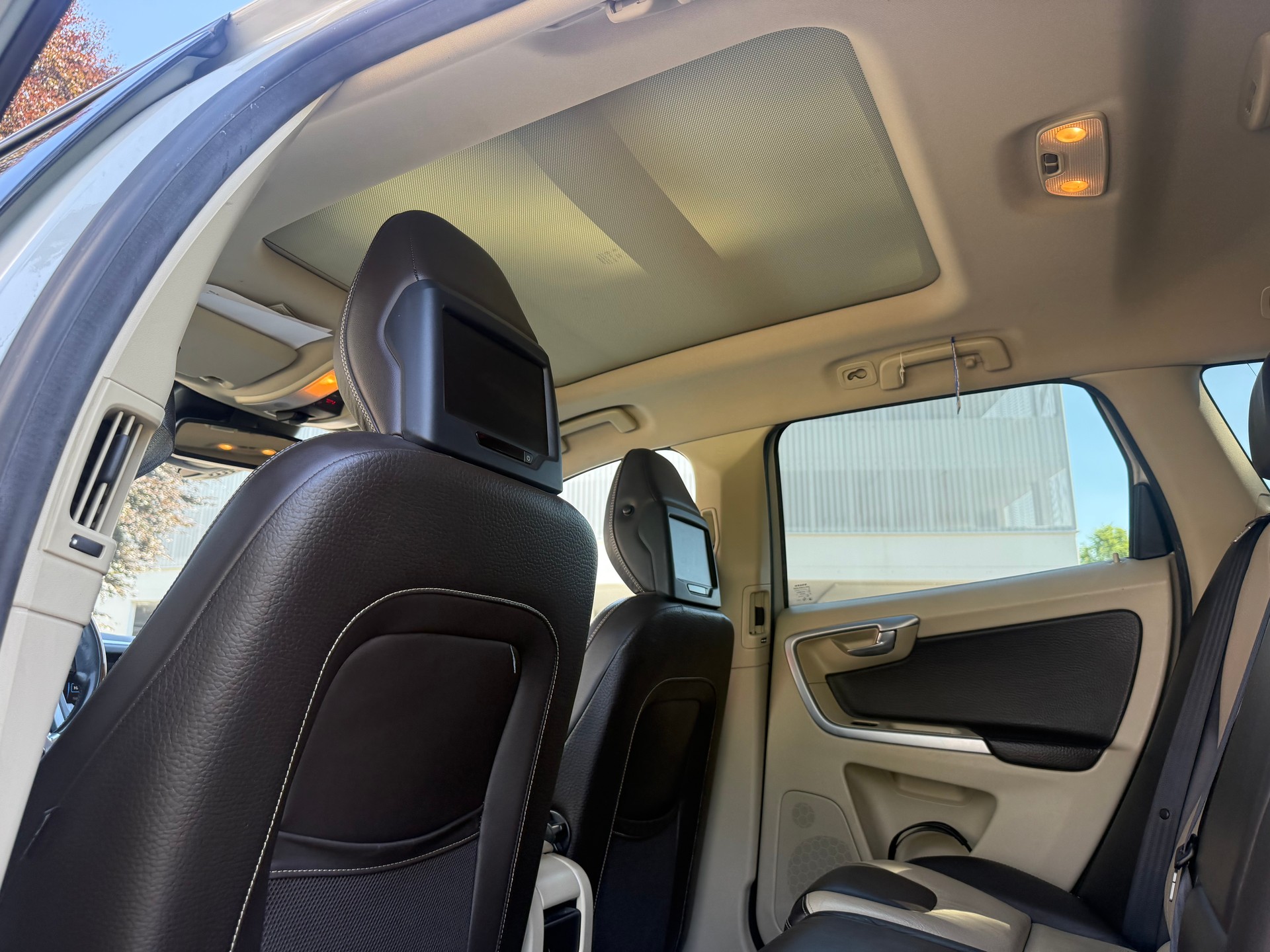 VOLVO XC60 D5 AWD R-Design Geartronic-image-12