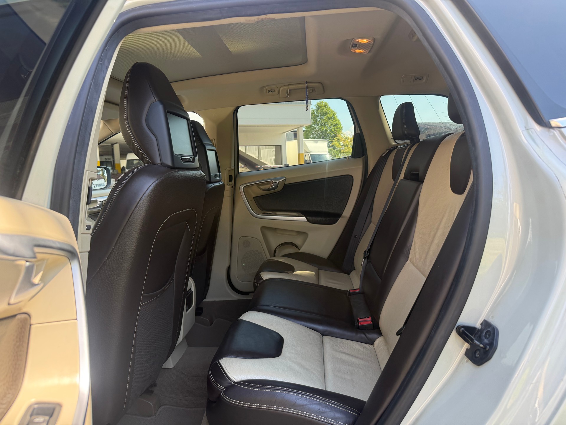 VOLVO XC60 D5 AWD R-Design Geartronic-image-13