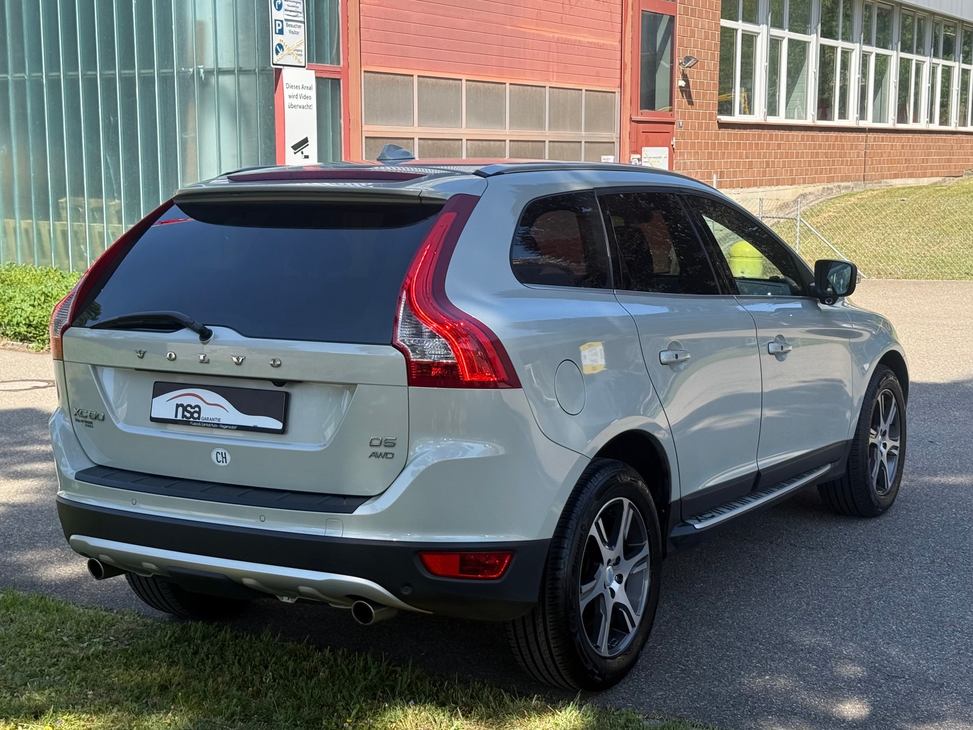 VOLVO XC60 D5 AWD R-Design Geartronic-image-5