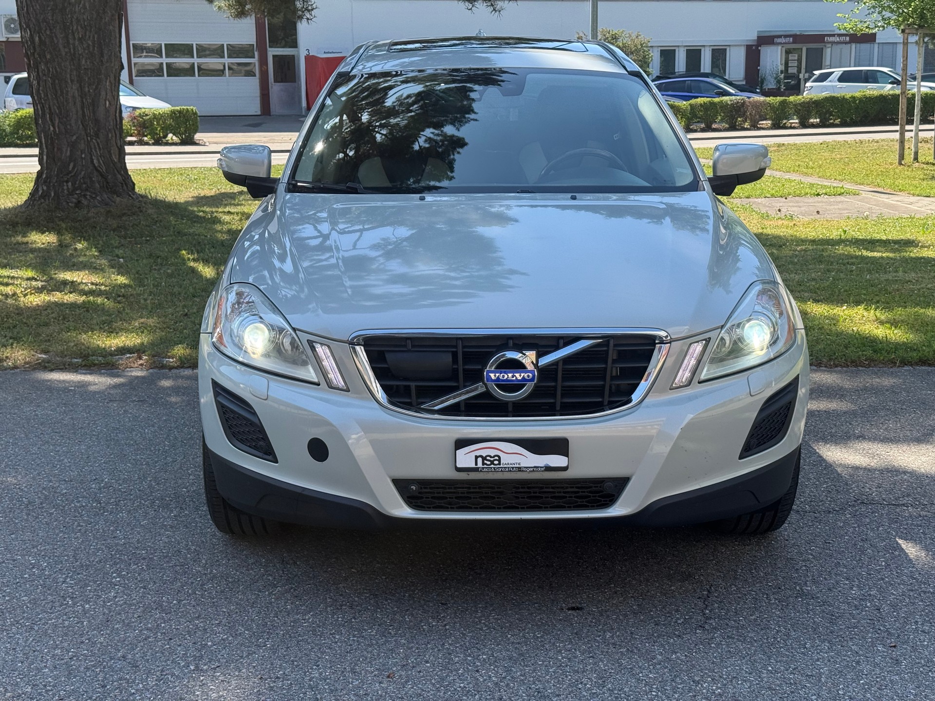 VOLVO XC60 D5 AWD R-Design Geartronic-image-0