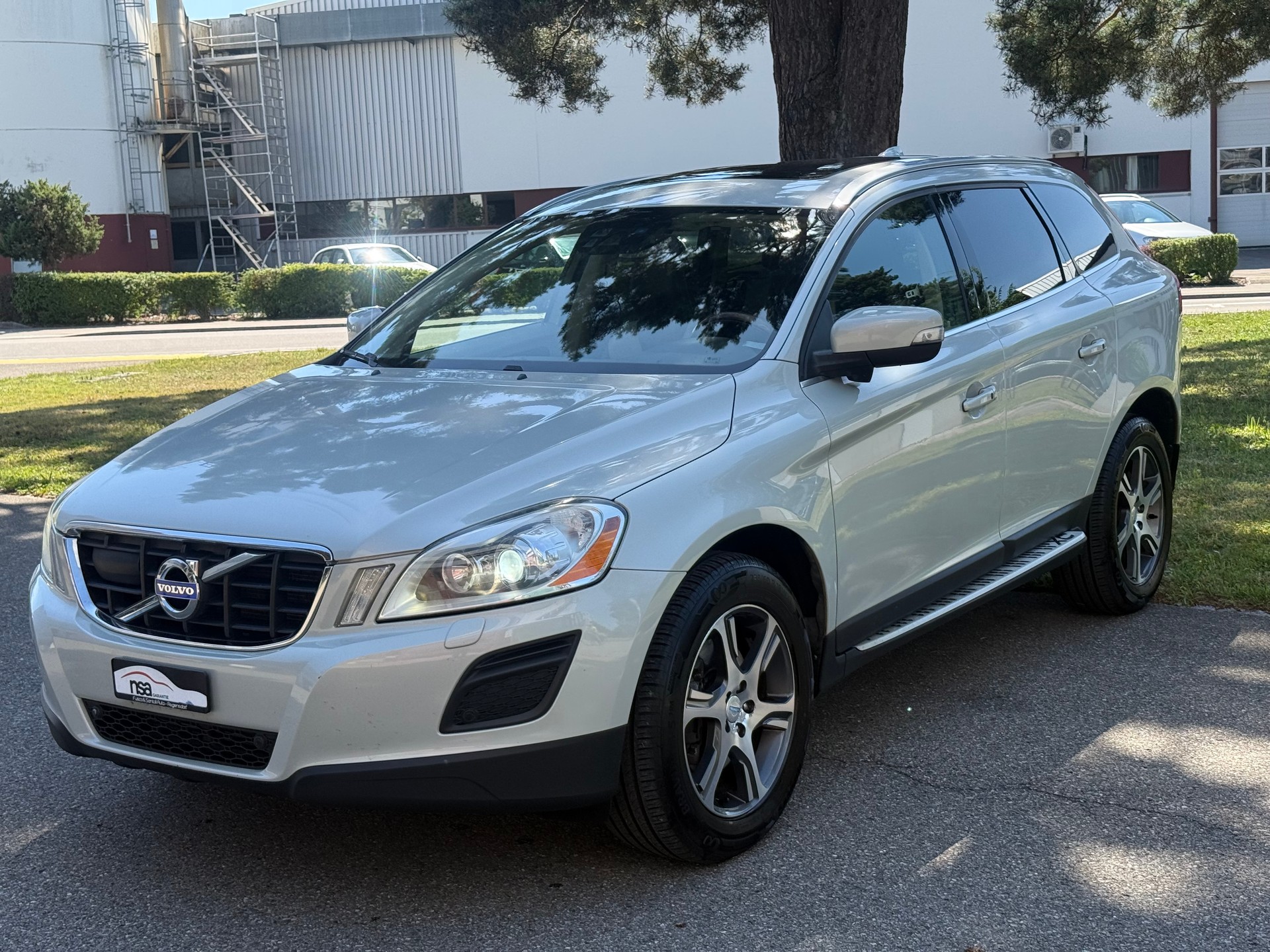 VOLVO XC60 D5 AWD R-Design Geartronic-image-2