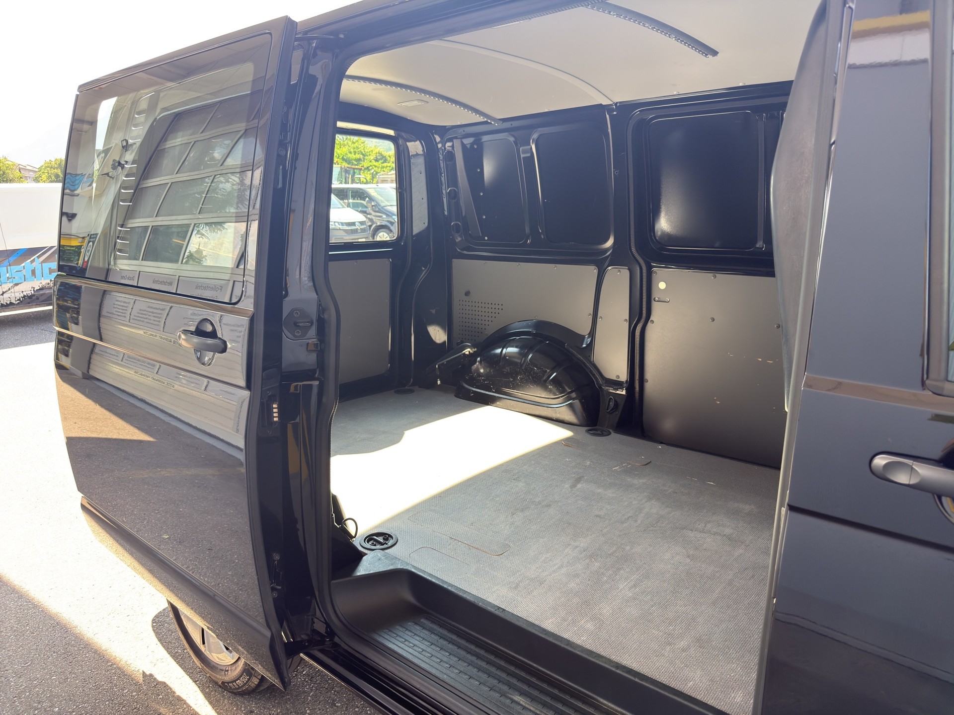 VW T6.1 2.0 TDI 4Motion DSG-image-7