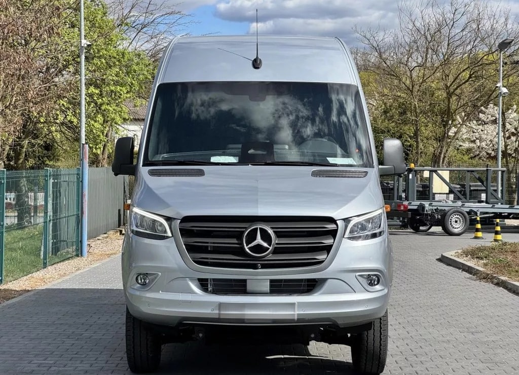 MERCEDES-BENZ Sprinter 319 CDI Standard 9G-TRONIC 4x4-image-2