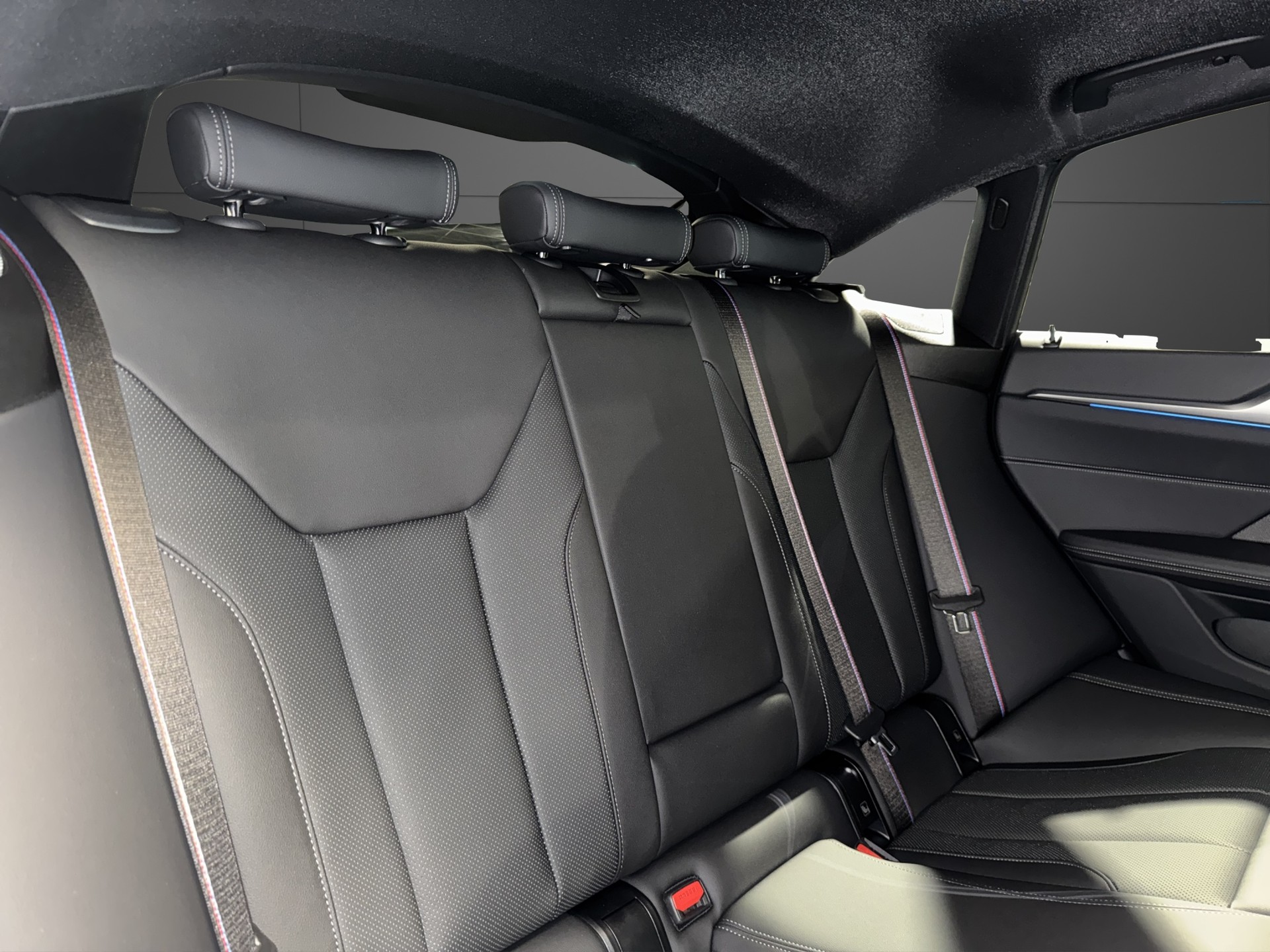 BMW i4 xDrive40-image-16