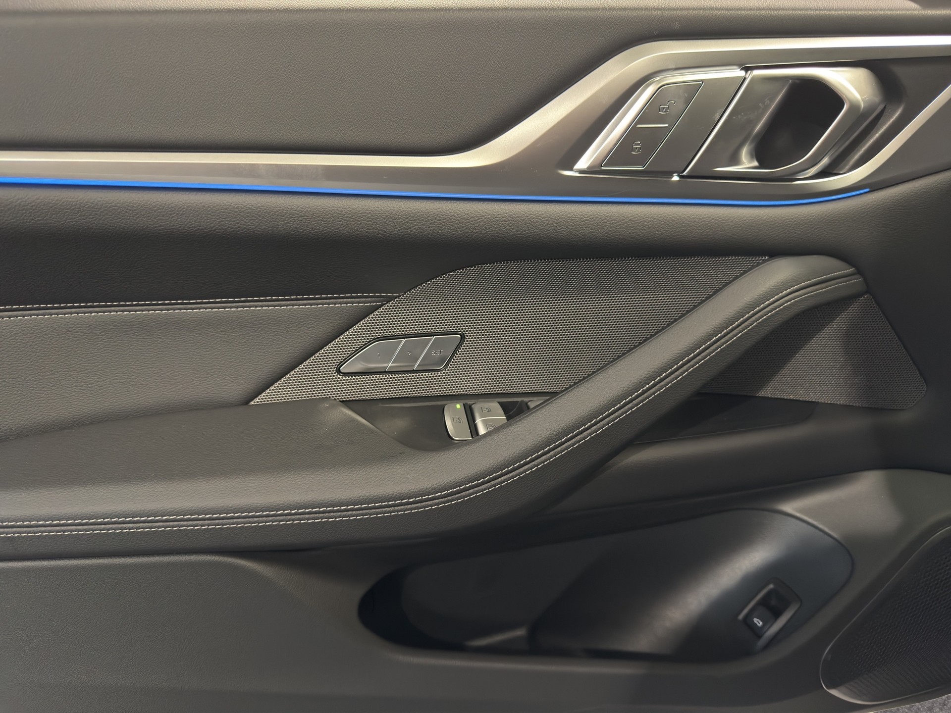 BMW i4 xDrive40-image-11