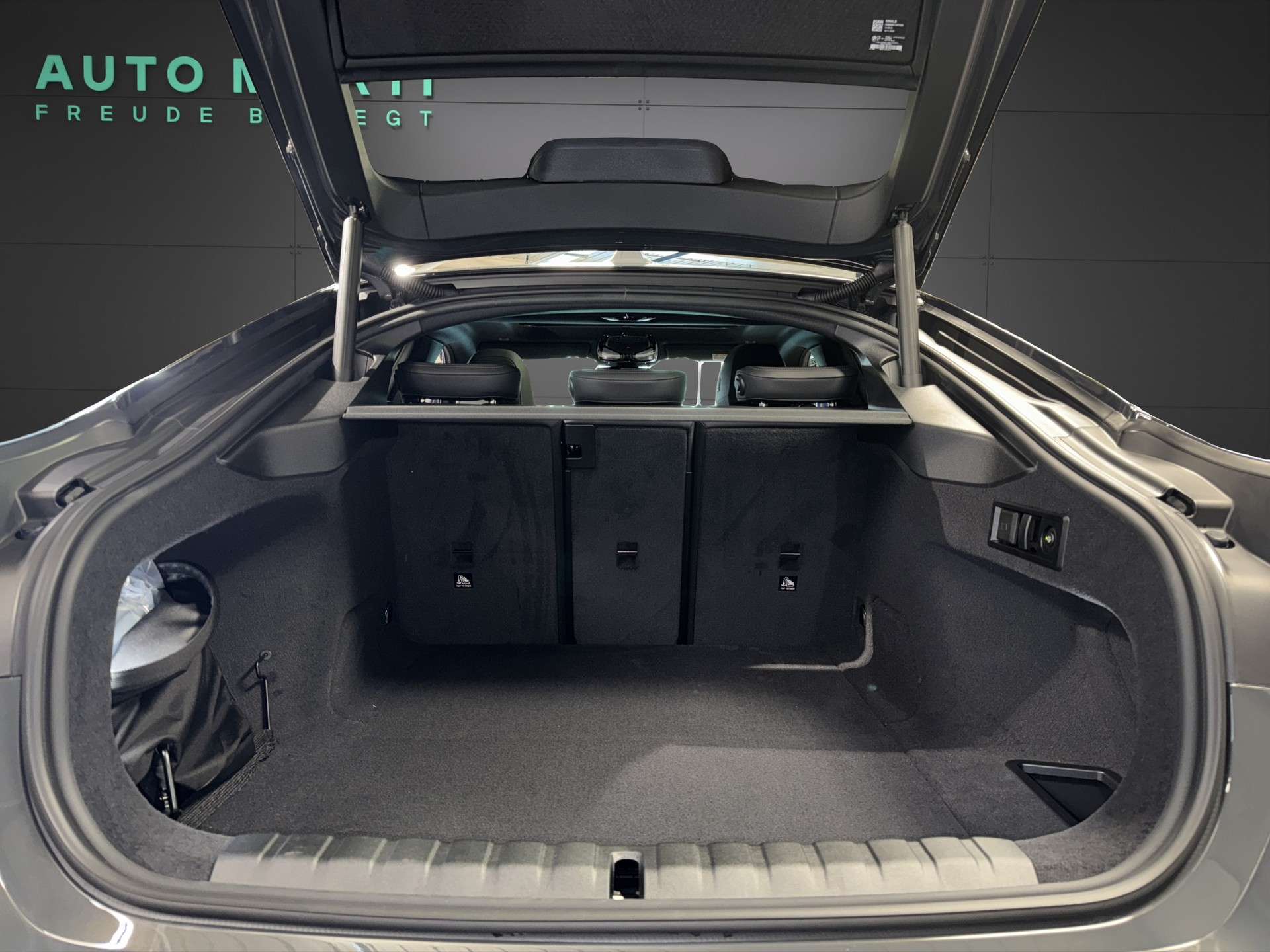 BMW i4 xDrive40-image-15