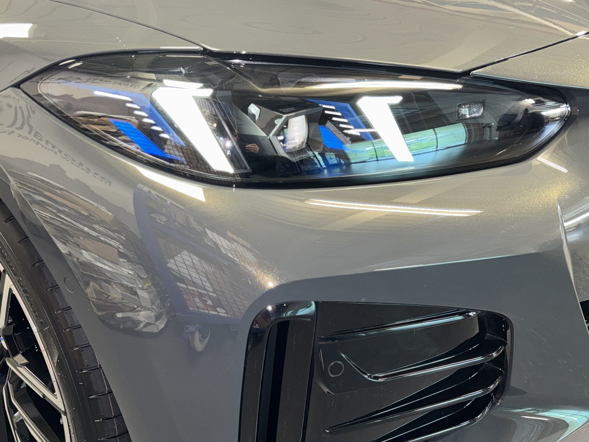 BMW i4 xDrive40-image-6