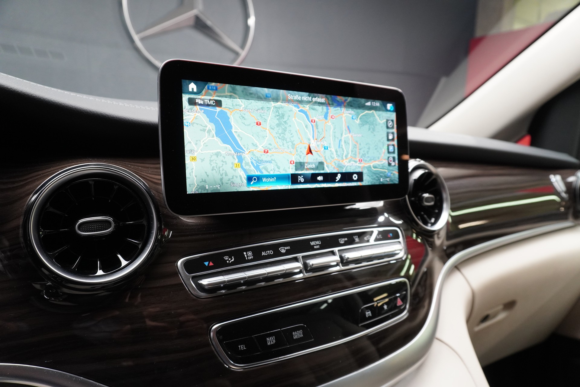 MERCEDES-BENZ V 300 d Swiss Edition Extralang 4M-image-8