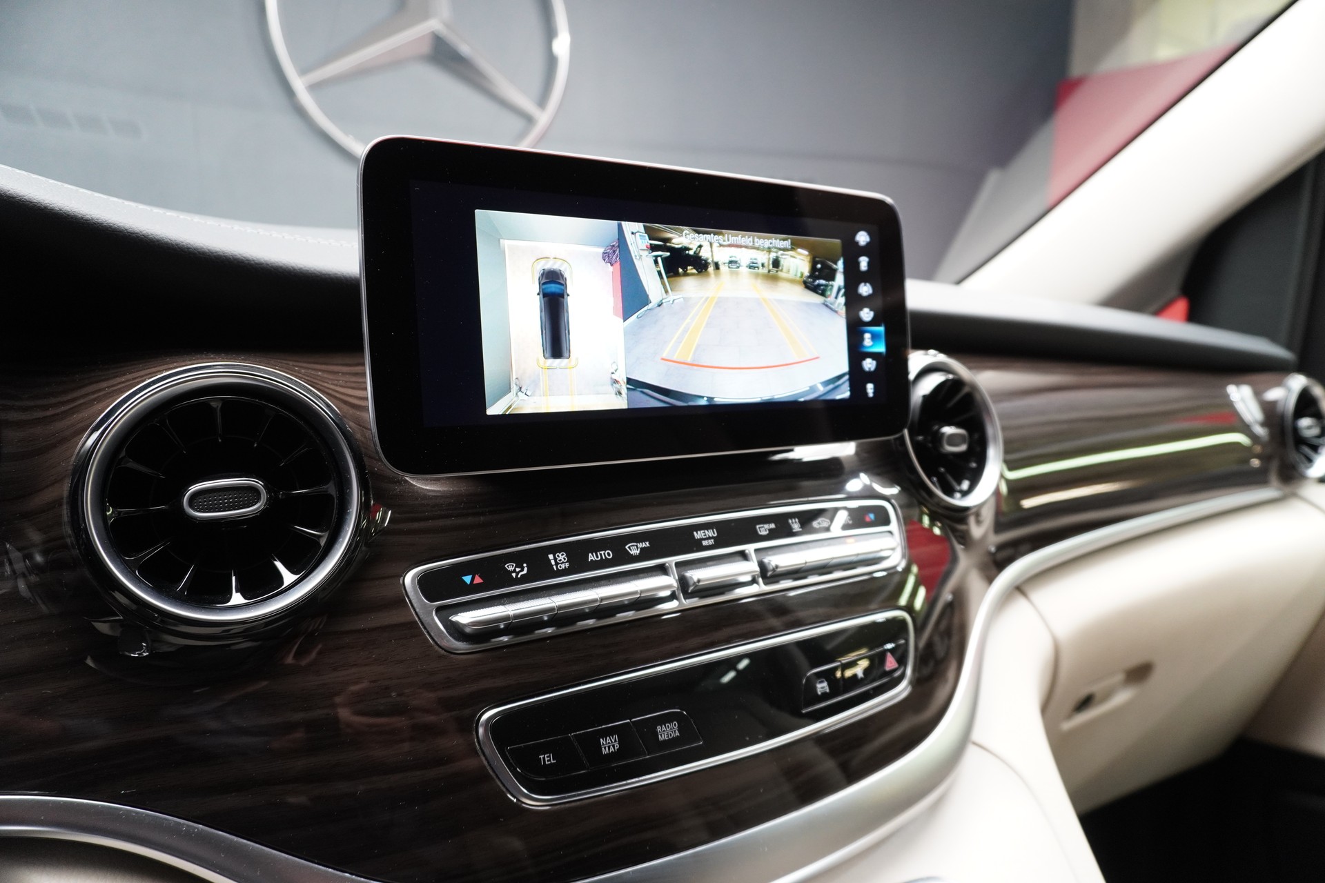 MERCEDES-BENZ V 300 d Swiss Edition Extralang 4M-image-9