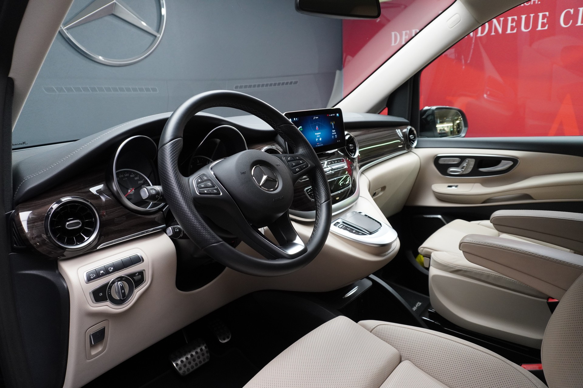MERCEDES-BENZ V 300 d Swiss Edition Extralang 4M-image-3