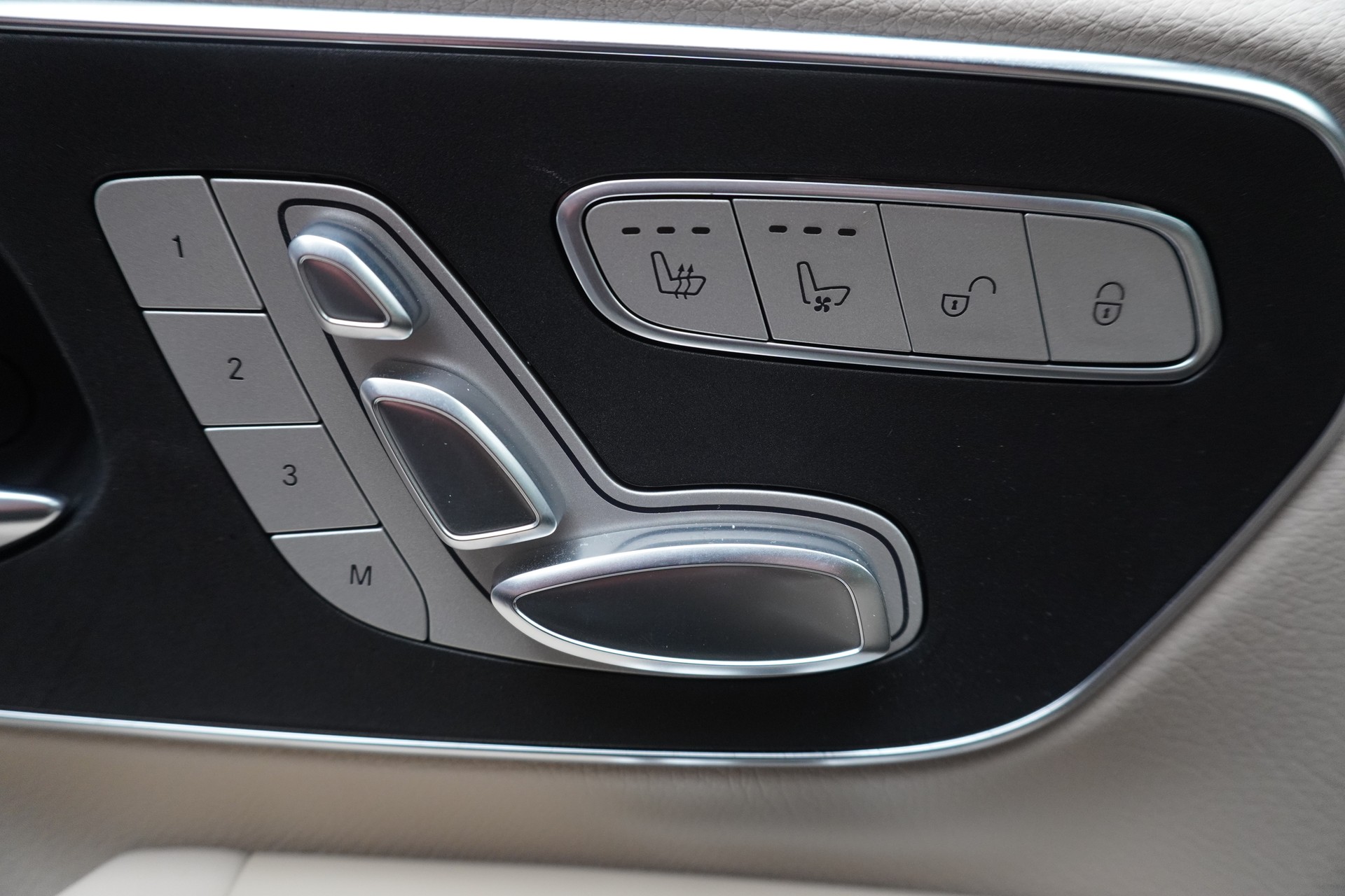 MERCEDES-BENZ V 300 d Swiss Edition Extralang 4M-image-5