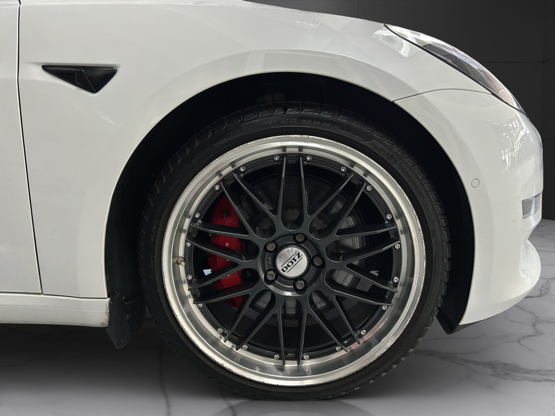 TESLA Model 3 Performance Dual Motor AWD-image-14