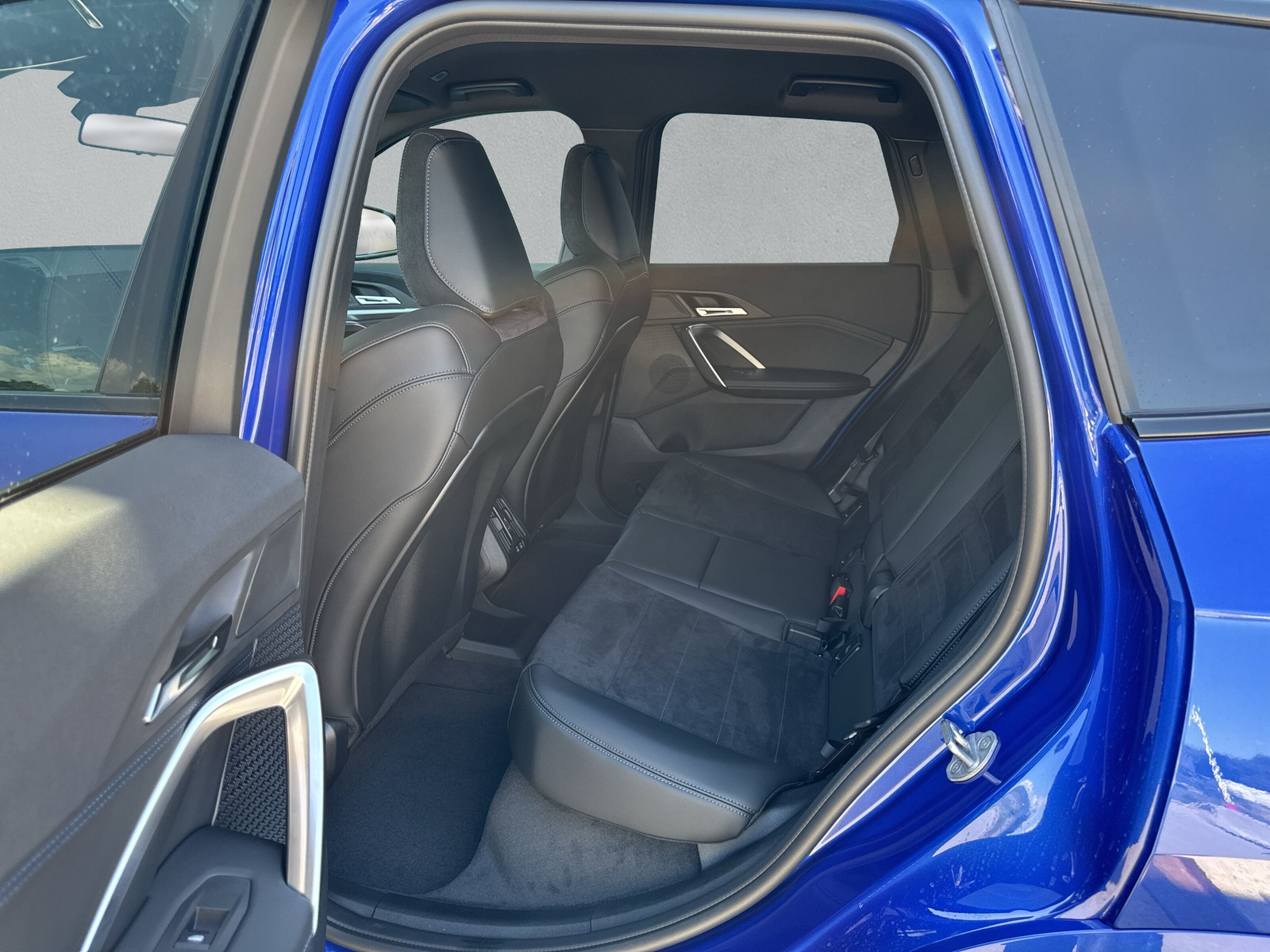 BMW iX1 xDrive 30 M Sport Pro-image-11