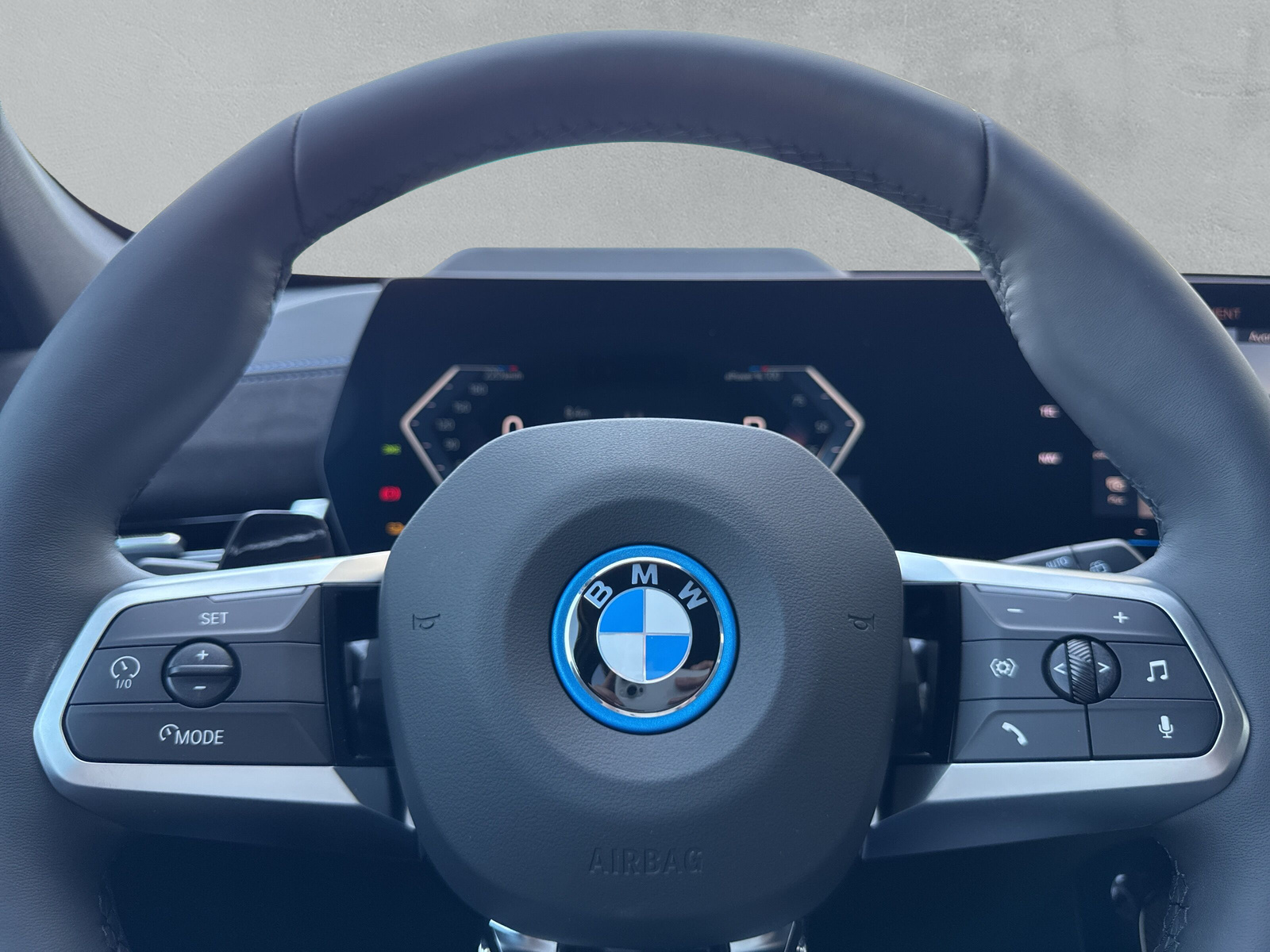 BMW iX1 xDrive 30 M Sport Pro-image-18