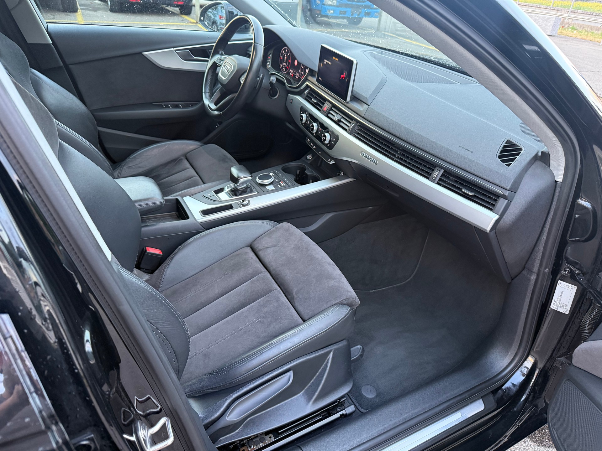 AUDI A4 Avant 2.0 TDI quattro S-tronic-image-10