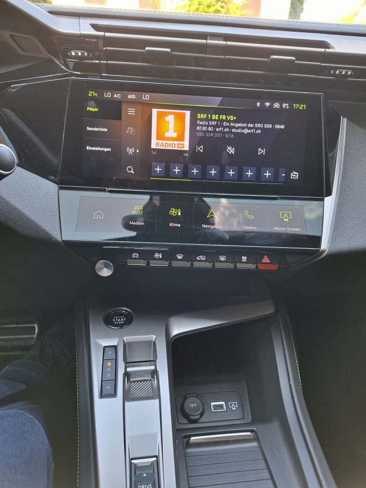 PEUGEOT 308 SW 1.2 Hybrid GT-image-17