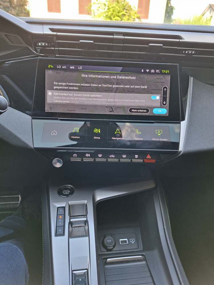 PEUGEOT 308 SW 1.2 Hybrid GT-image-18