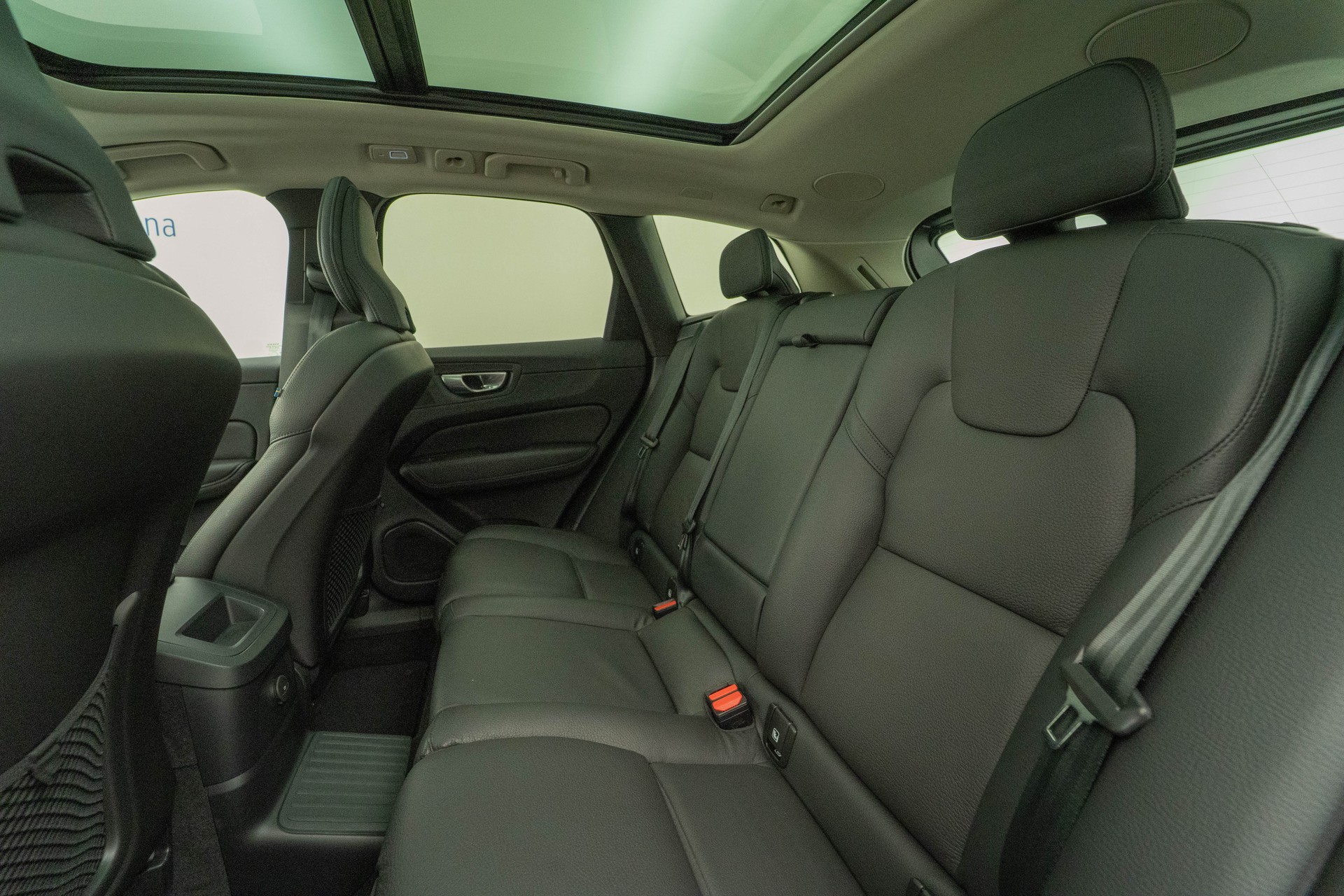 VOLVO XC60 2.0 T8 TE Ultimate Dark eAWD-image-8