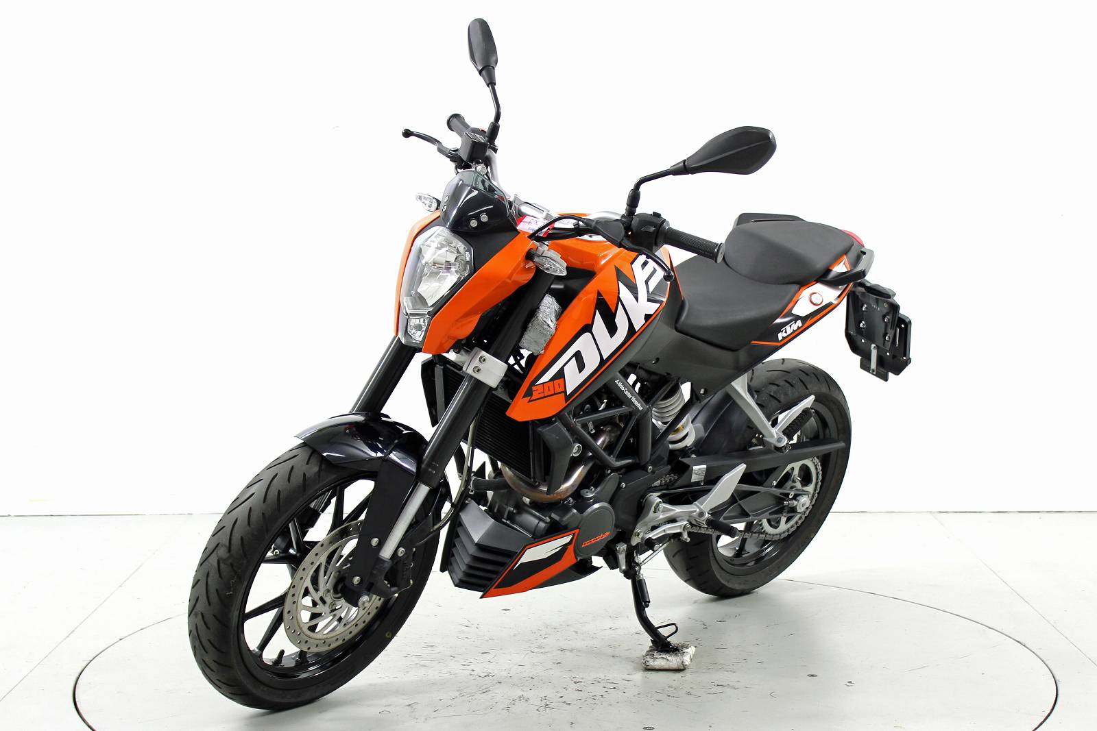 KTM 200 Duke-showroom-element-2