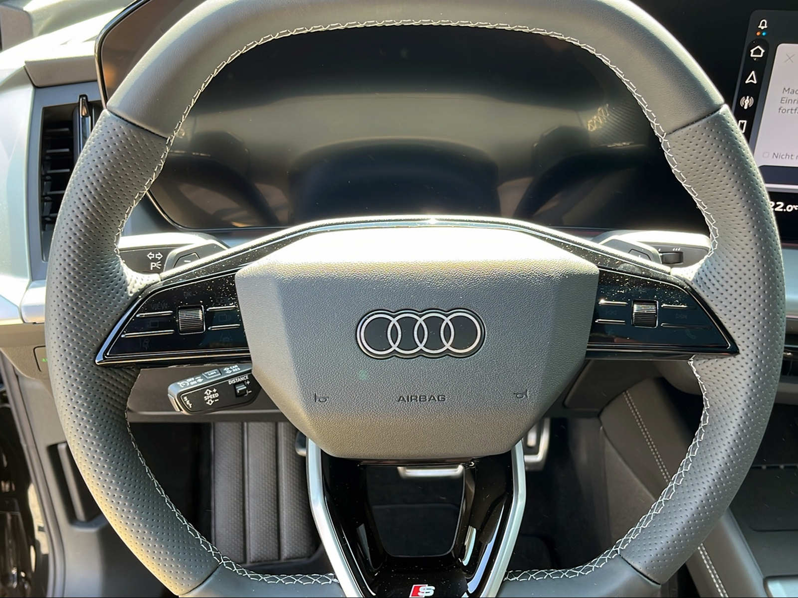 AUDI Q4 SUV e-tron quattro perform 340PS/250kW-image-11