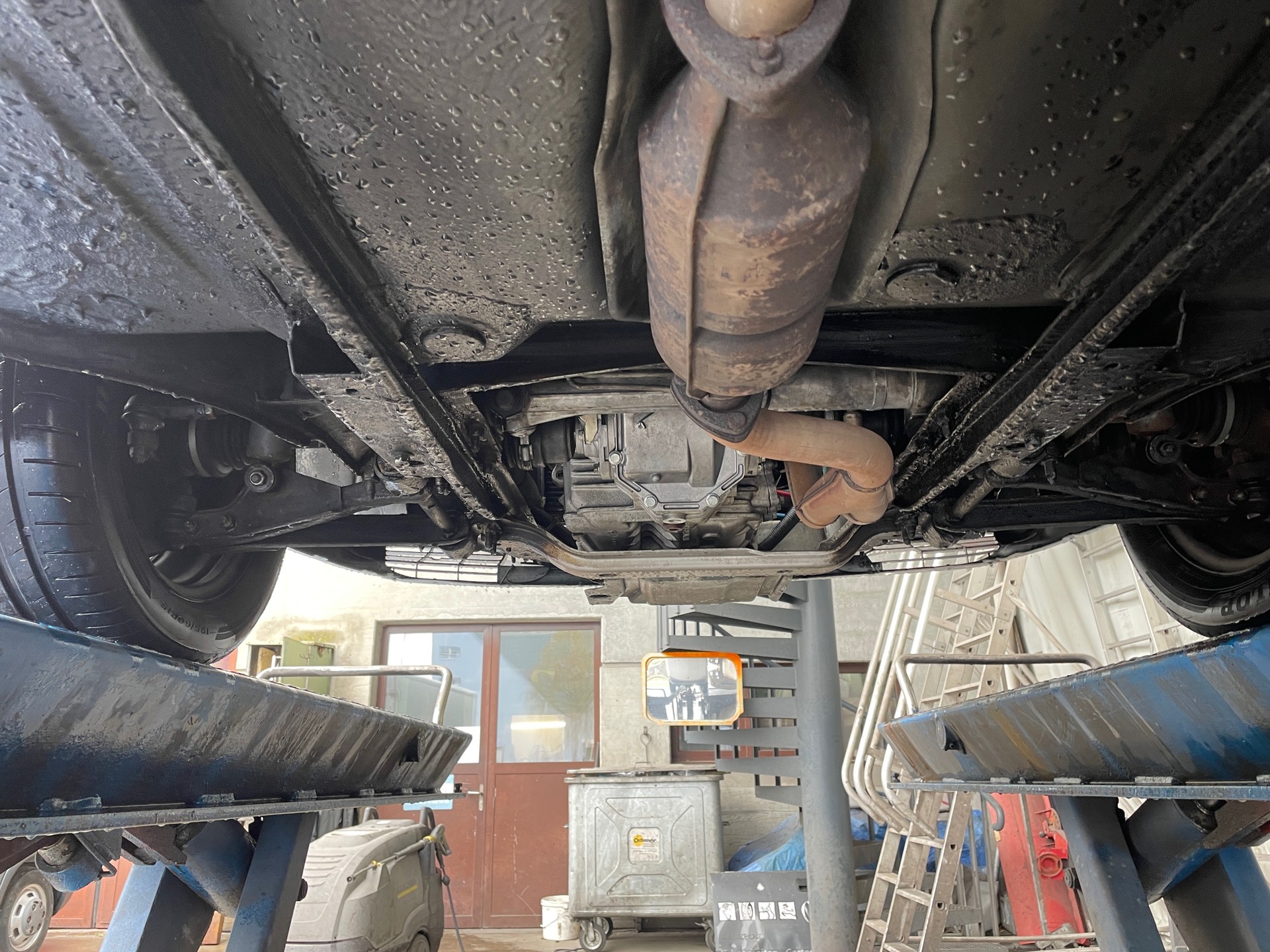 SAAB 900i 2.0-16-image-9