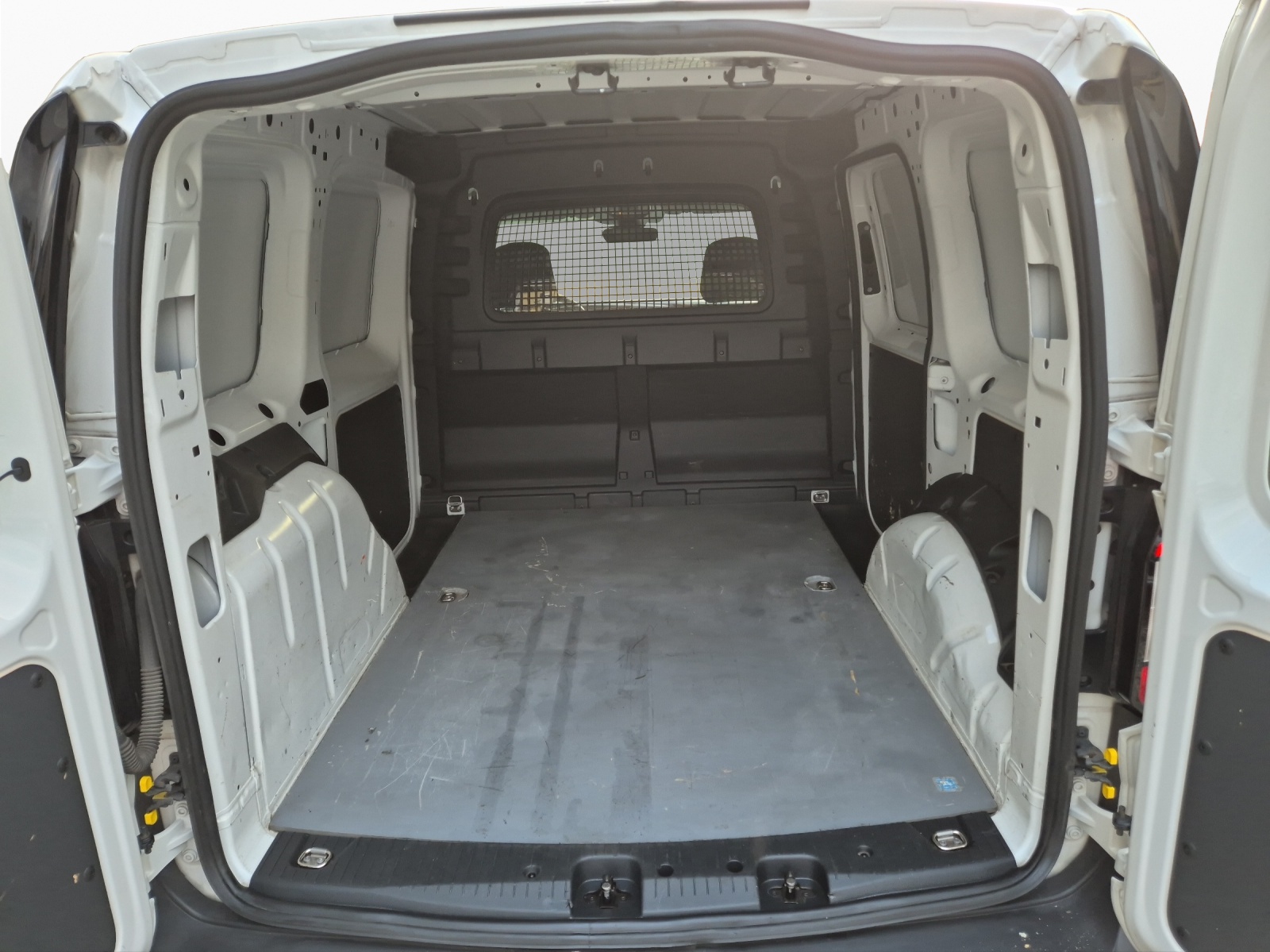 VW Caddy Kombi 2.0TDI Entry-image-9