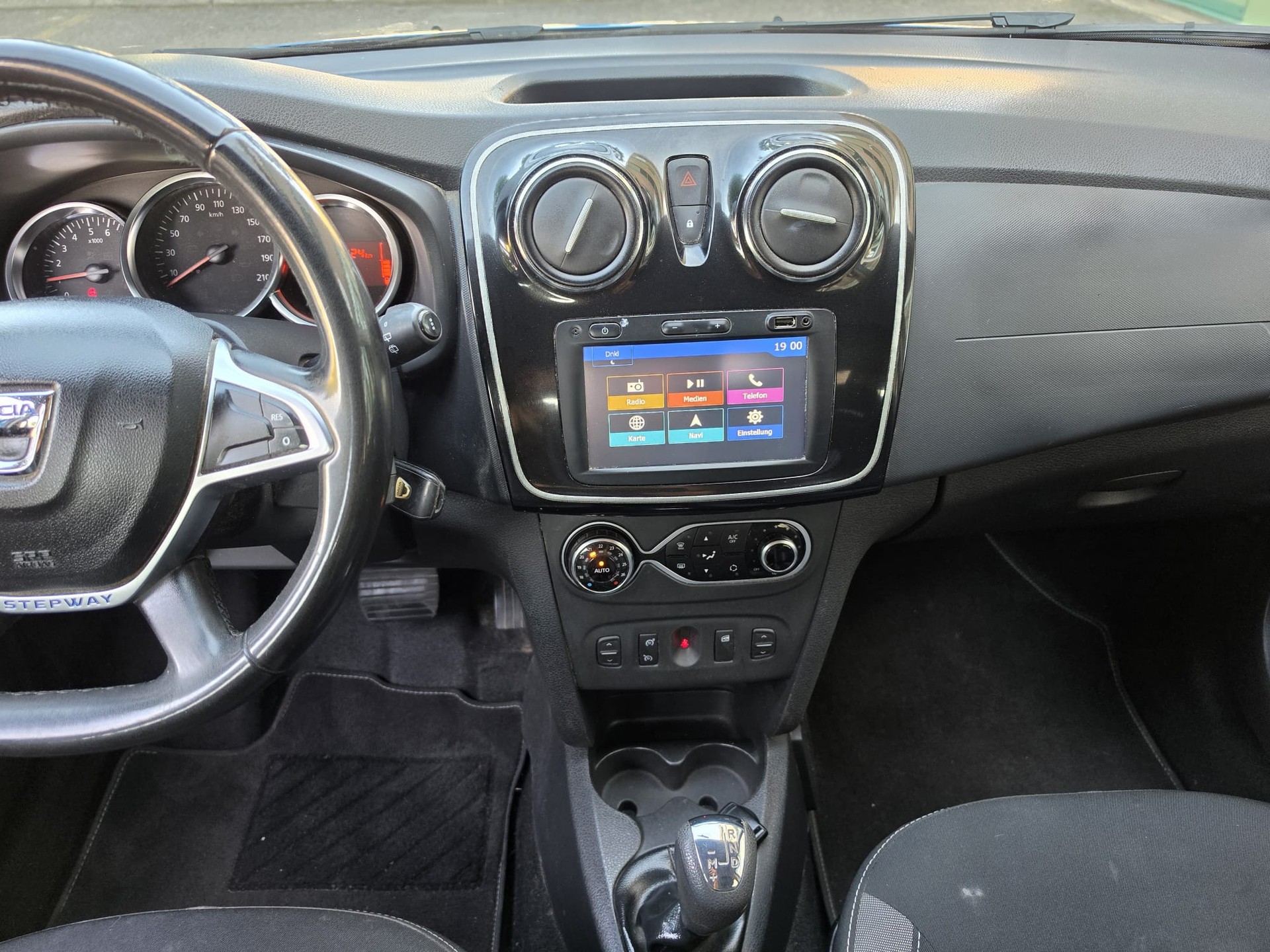 DACIA Sandero TCe 90 Stepway Unlimited 2 Automatic-image-11