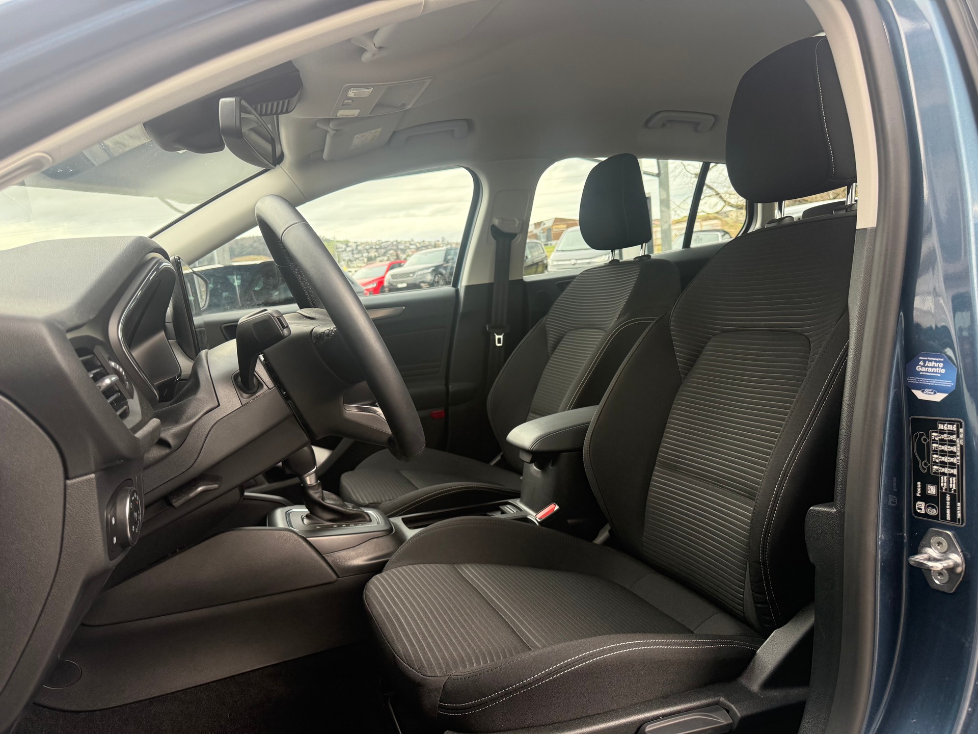 FORD Focus Station Wagon 1.0i EcoB Hybrid 155 Titanium-image-5