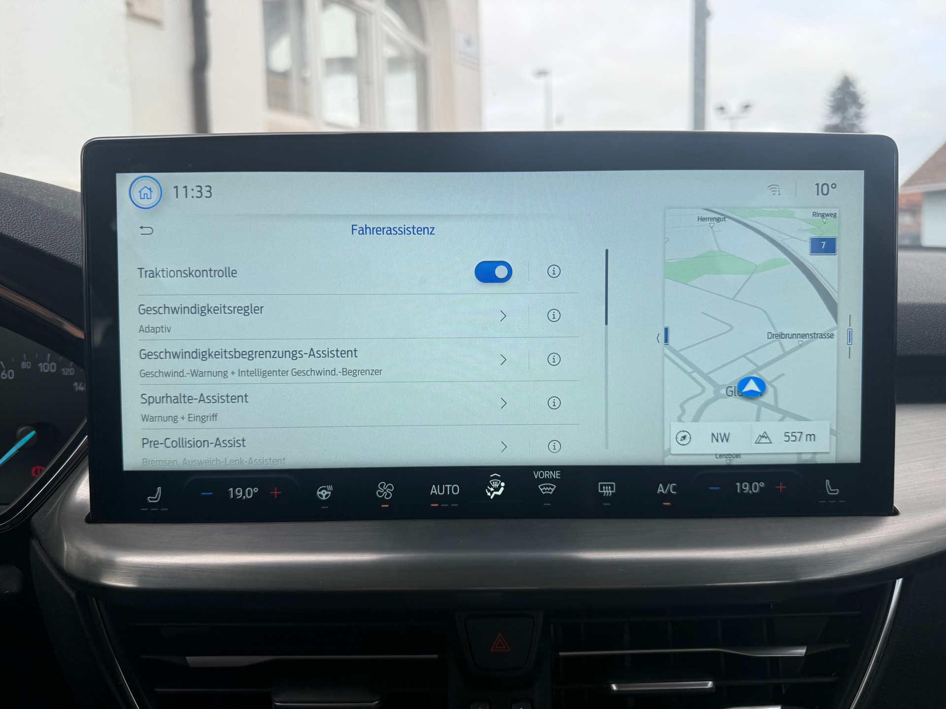 FORD Focus Station Wagon 1.0i EcoB Hybrid 155 Titanium-image-14