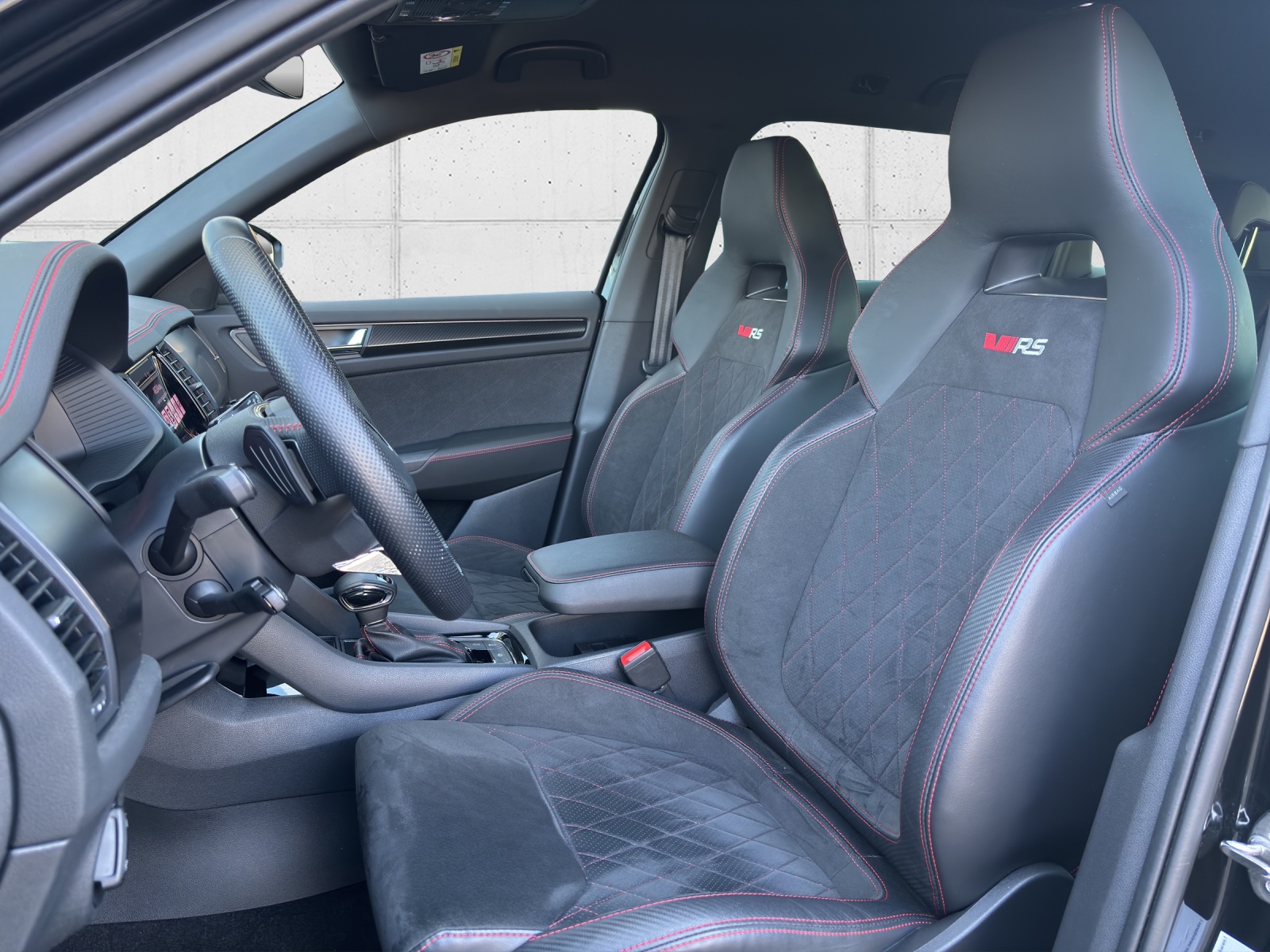 SKODA Kodiaq 2.0 TSI 4x4 RS DSG mit AHK & elektr. Vordersitze mit Memory-image-27