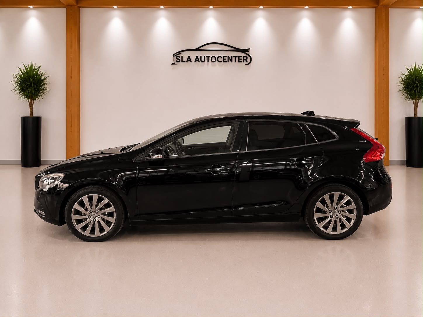 VOLVO V40 D3 Momentum Geartronic-image-6