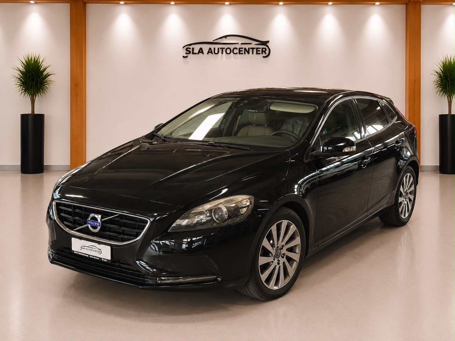 VOLVO V40 D3 Momentum Geartronic-image-0