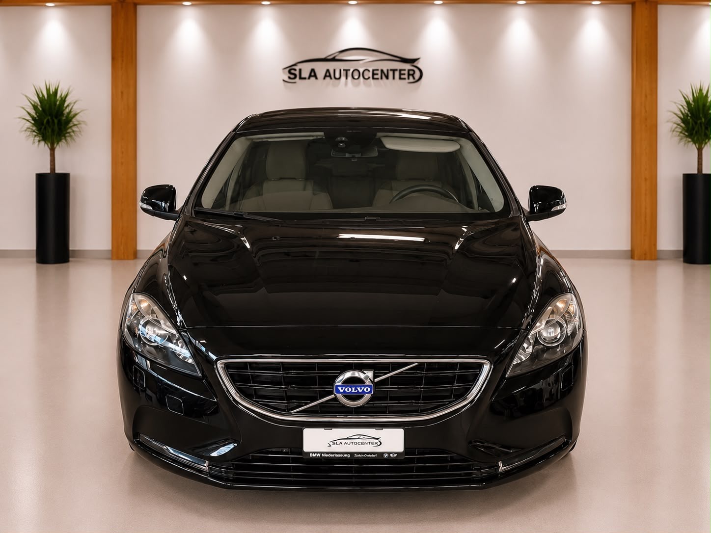 VOLVO V40 D3 Momentum Geartronic-image-1
