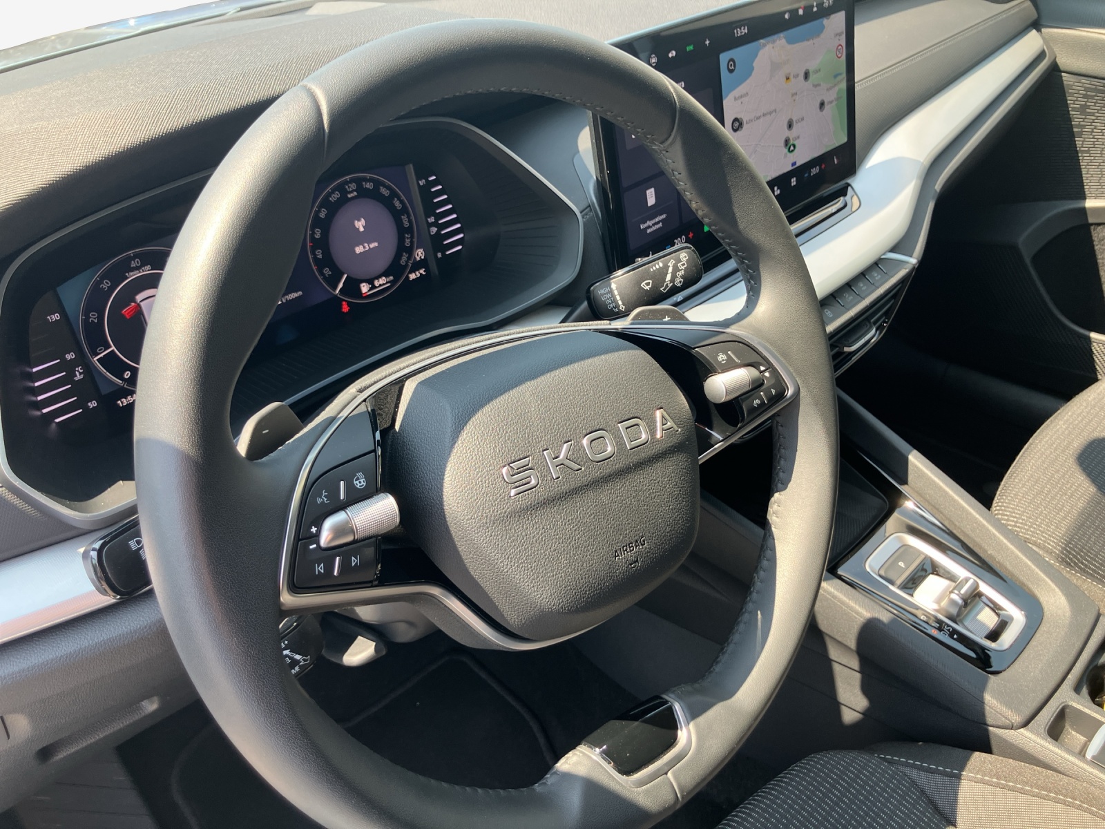 SKODA Octavia Combi 1.5 TSI mHEV DSG Dynamic-image-9
