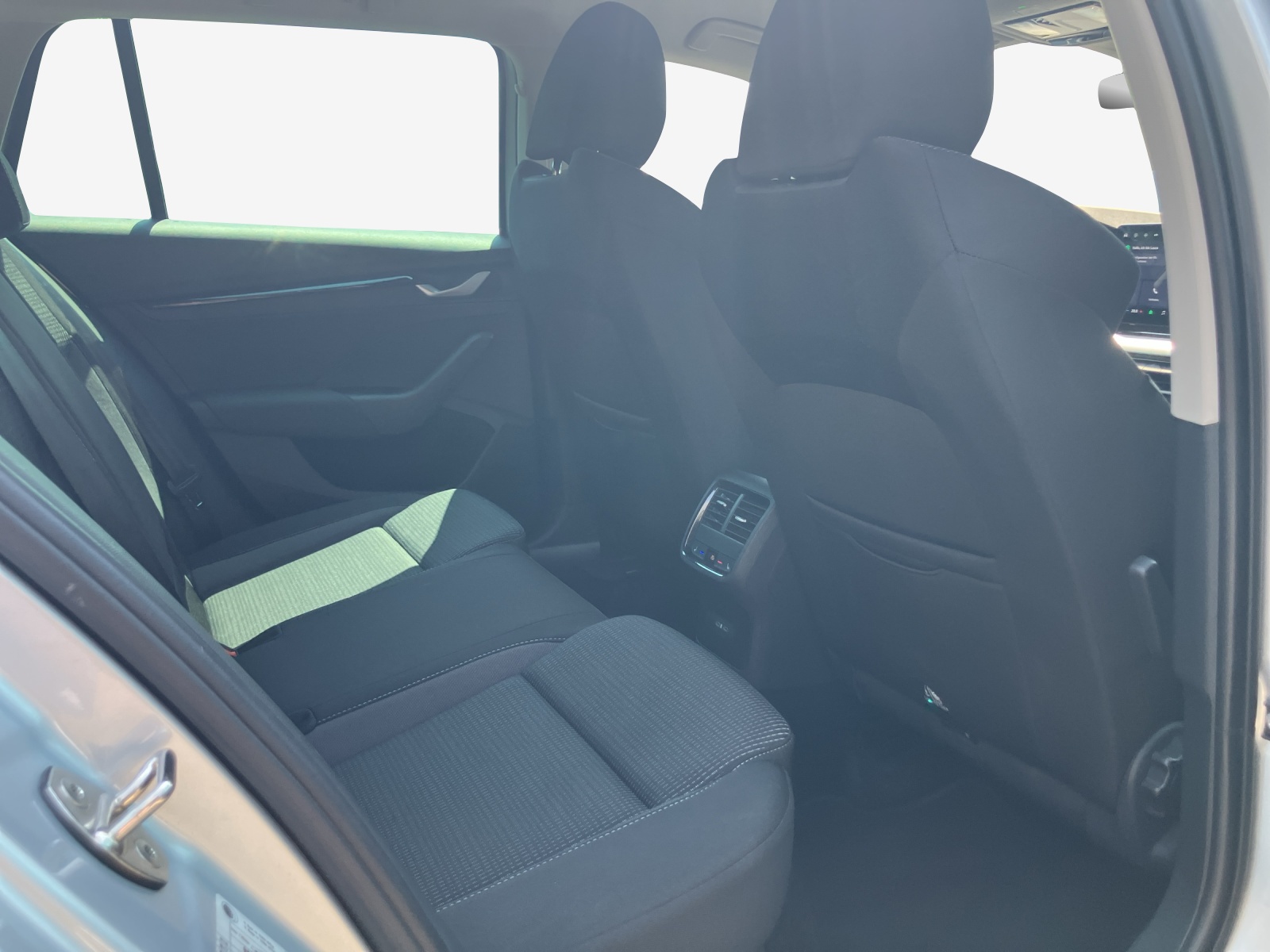 SKODA Octavia Combi 1.5 TSI mHEV DSG Dynamic-image-13