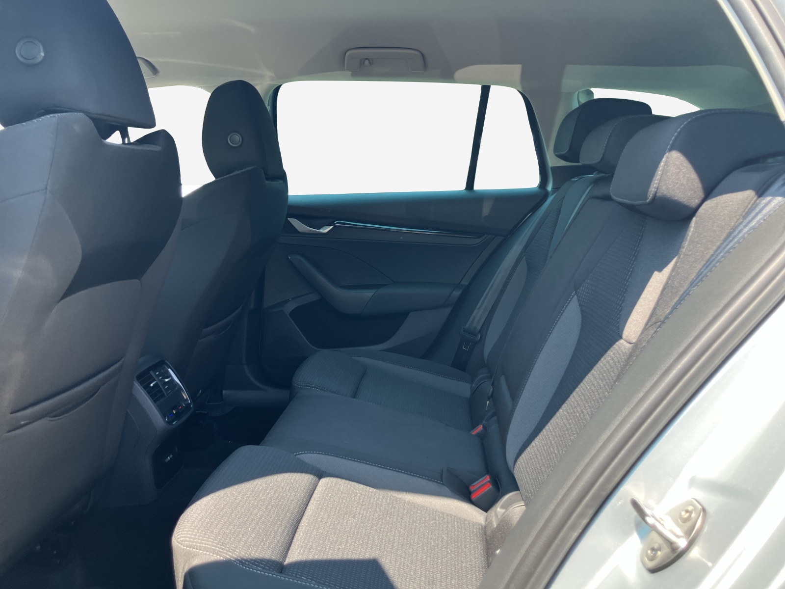 SKODA Octavia Combi 1.5 TSI mHEV DSG Dynamic-image-11
