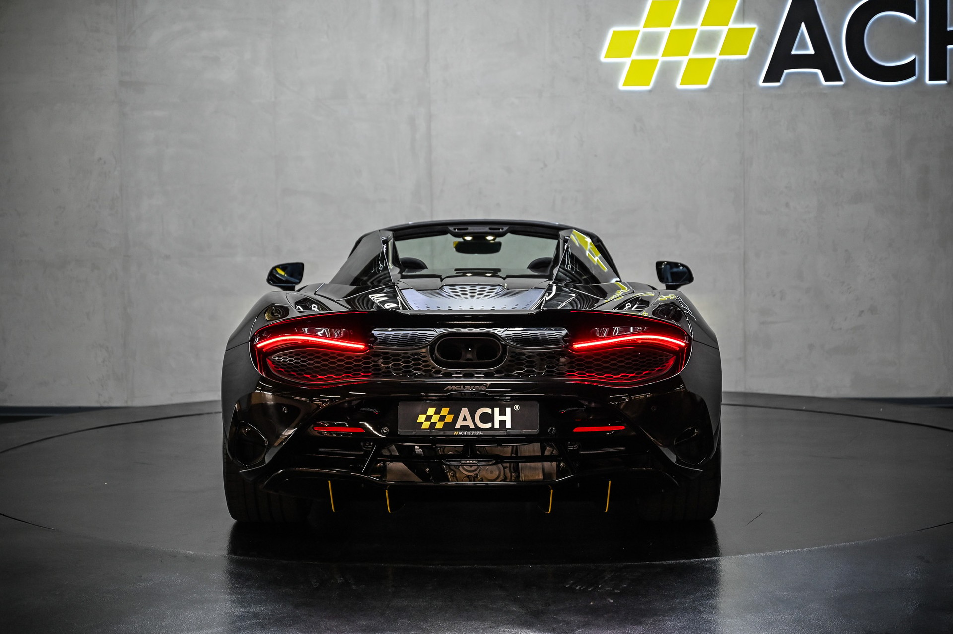 McLAREN 750S Spider-image-13