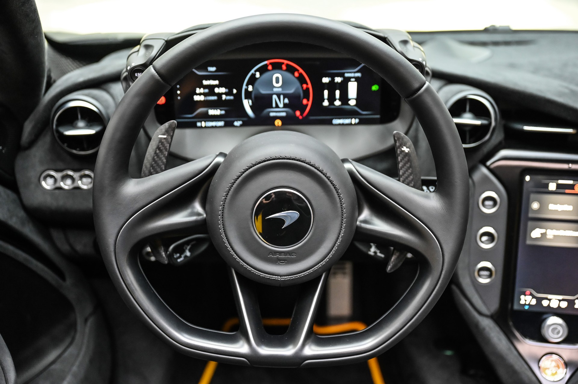McLAREN 750S Spider-image-24