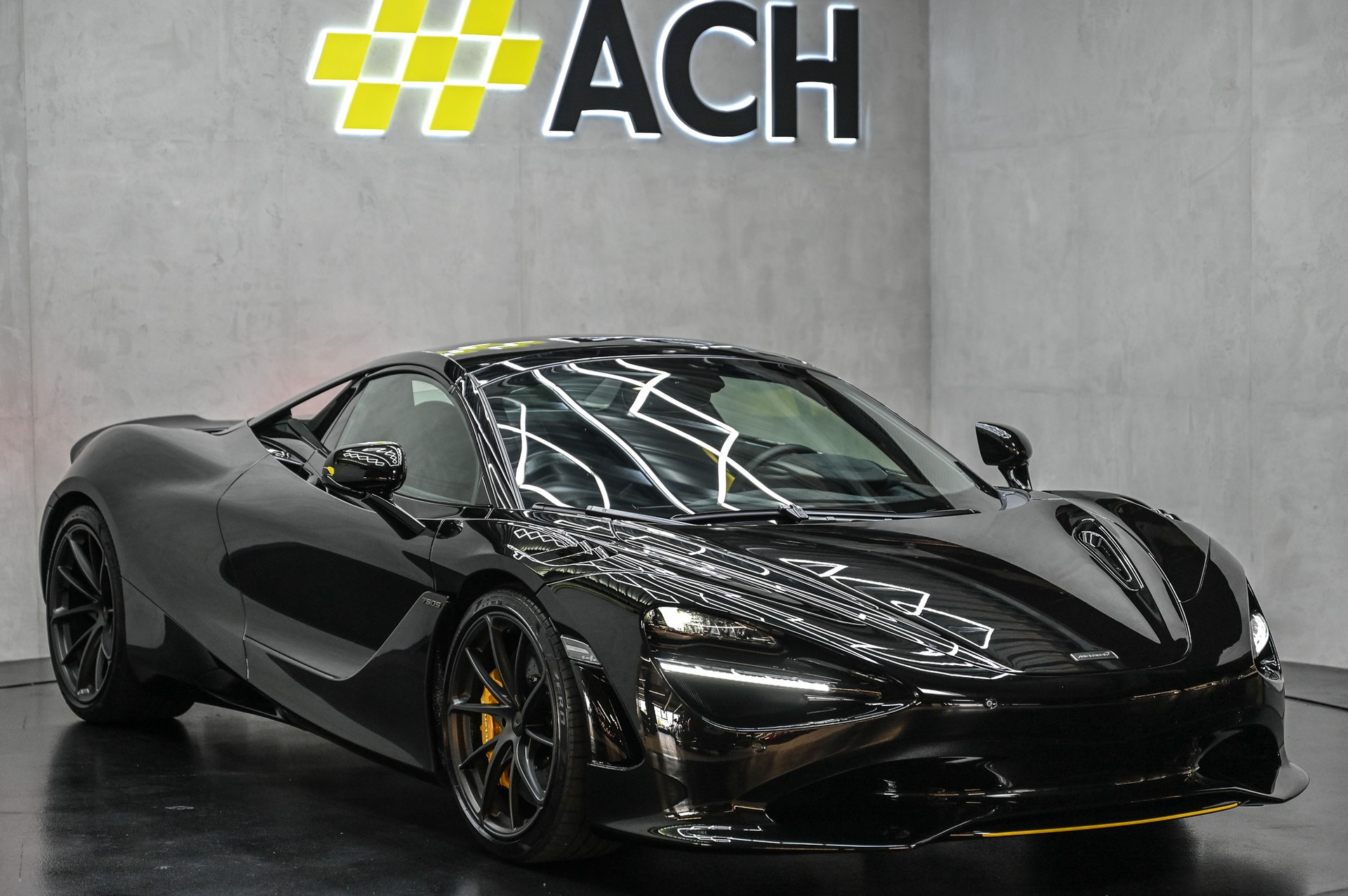 McLAREN 750S Spider-image-3