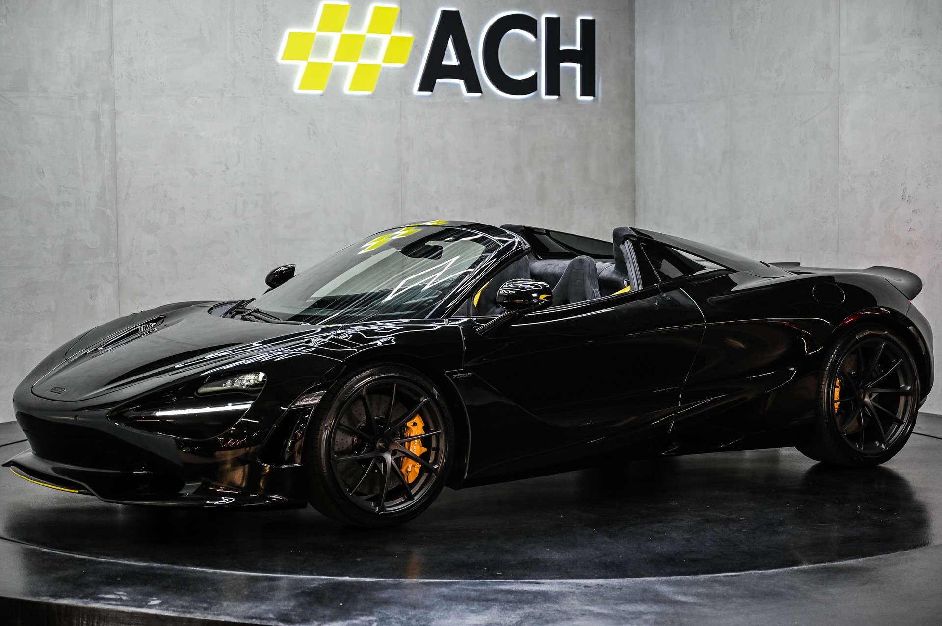 McLAREN 750S Spider-image-9