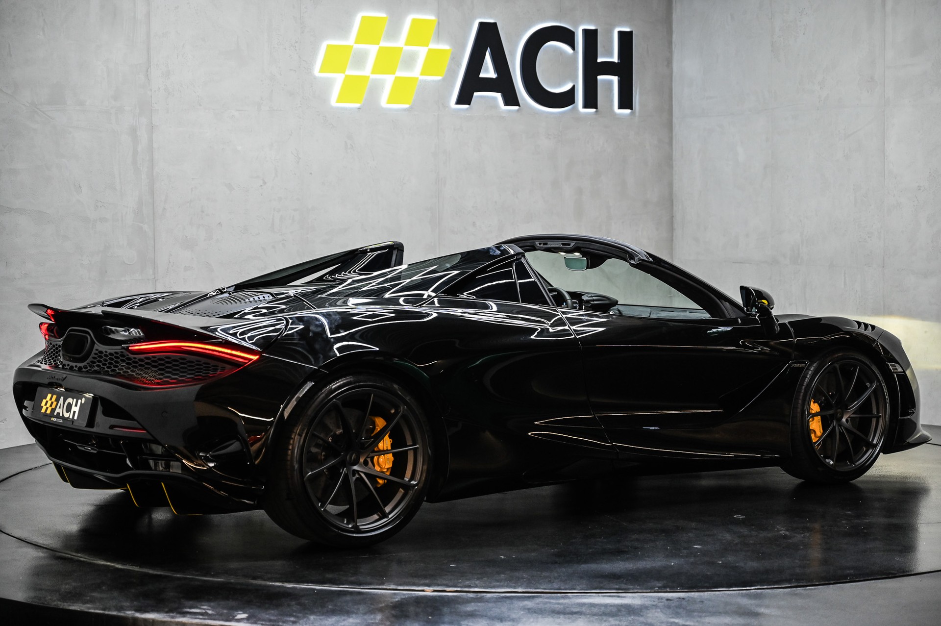 McLAREN 750S Spider-image-15